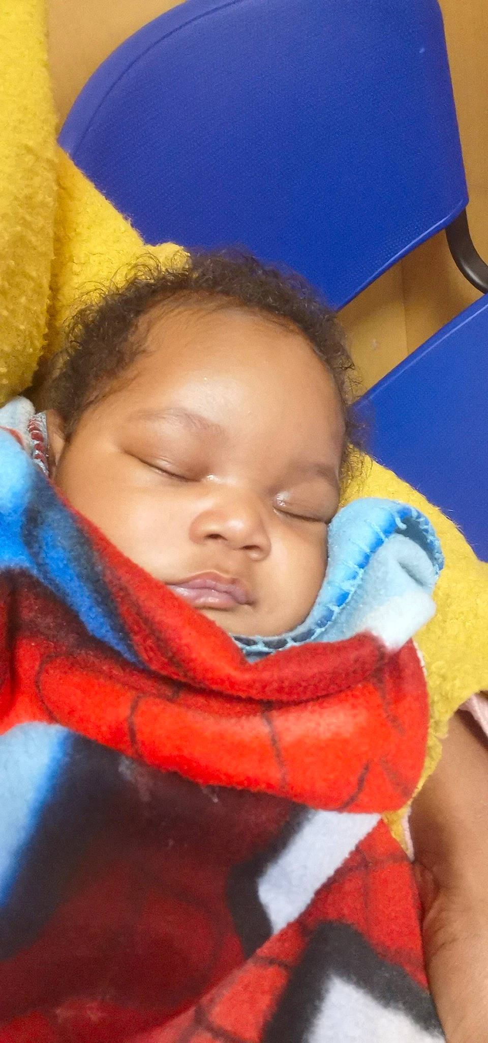 Zachary a rejoint le concours — aidez-le/la à gagner de superbes lots ! blue, cheek, chin, comfort, eye, eyebrow, face, facial_expression, finger, hairstyle, happy, head, headgear, iris, lip, mouth, neck, nose, person, skin