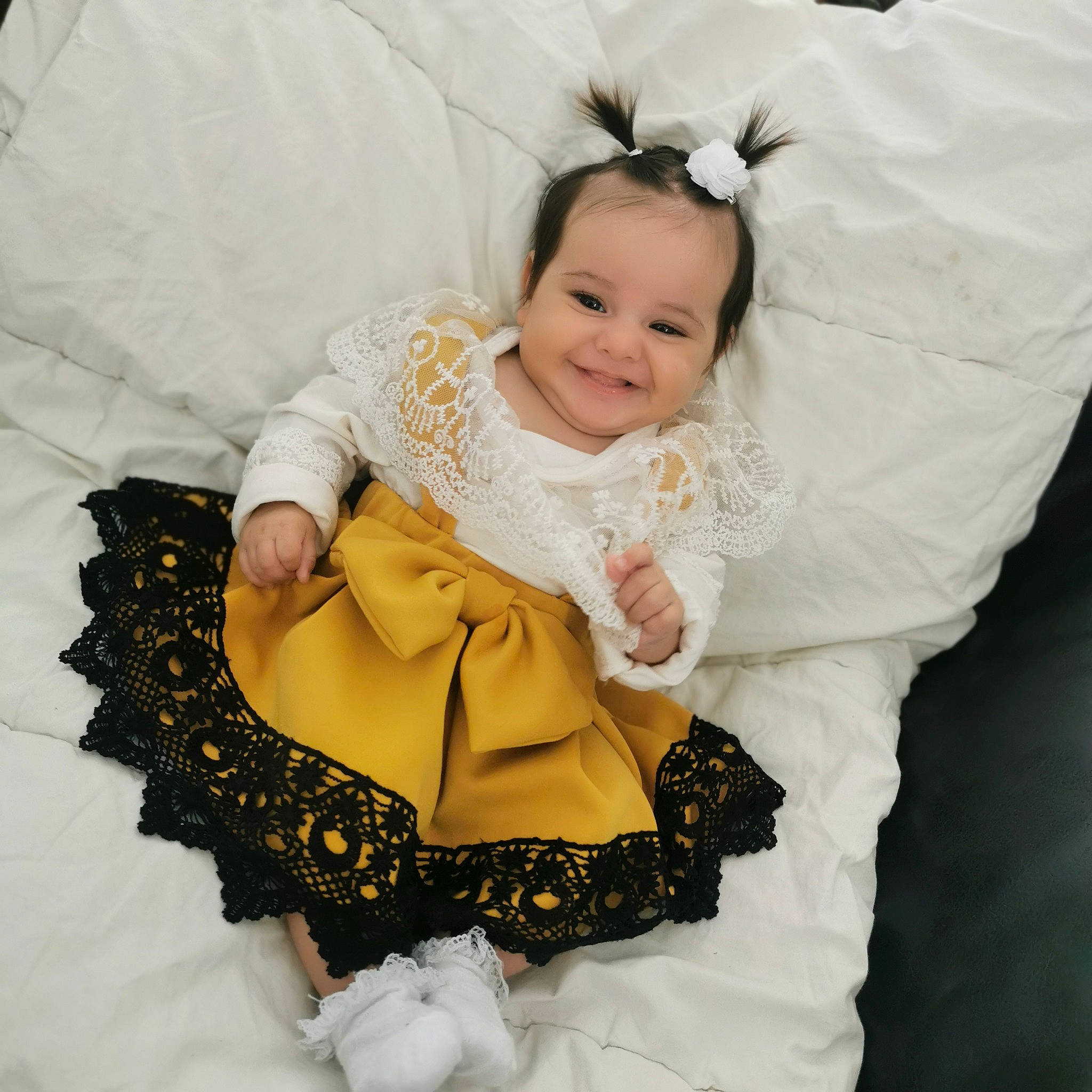 Seline participe au concours pour gagner de l'argent avec cette photo : baby, baby_toddler_clothing, child, child_model, costume, costume_accessory, day_dress, embellishment, hair_accessory, happy, headband, headpiece, joy, lace, person, ruffle, textile, toddler