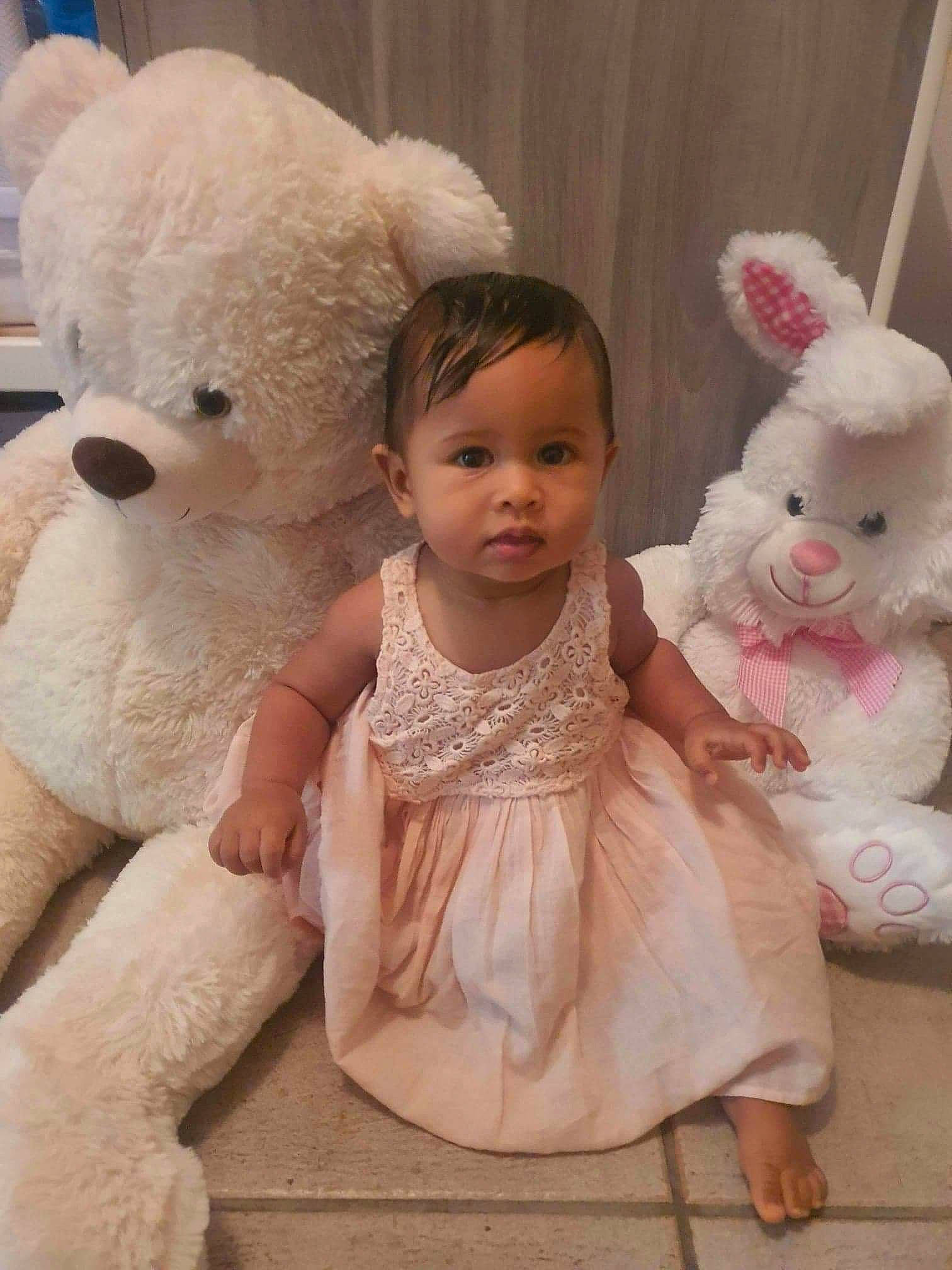 Lexie participe au concours pour gagner de l'argent avec cette photo : baby, baby_toddler_clothing, baby_toys, bear, day_dress, domestic_rabbit, easter_bunny, embellishment, fawn, fur, peach, person, pink, plush, rabbit, rabbits_and_hares, skin, stuffed_toy, teddy_bear, textile