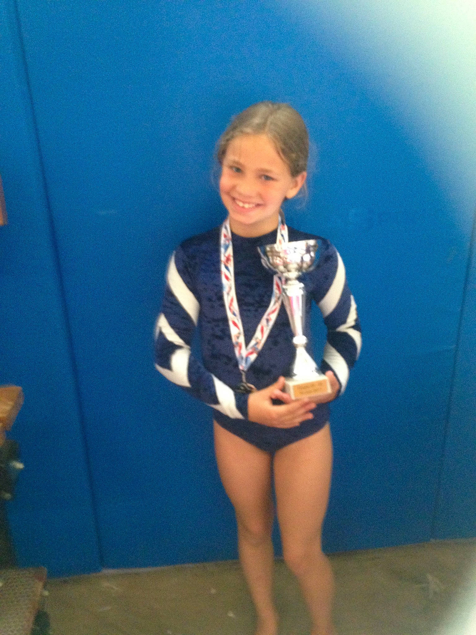 Célia a rejoint le concours — aidez-le/la à gagner de superbes lots ! abdomen, active_undergarment, arm, blue, clothing, finger, fun, girl, hairstyle, human_body, human_hair_color, joint, joy, leg, muscle, person, shorts, shoulder, sportswear, thigh