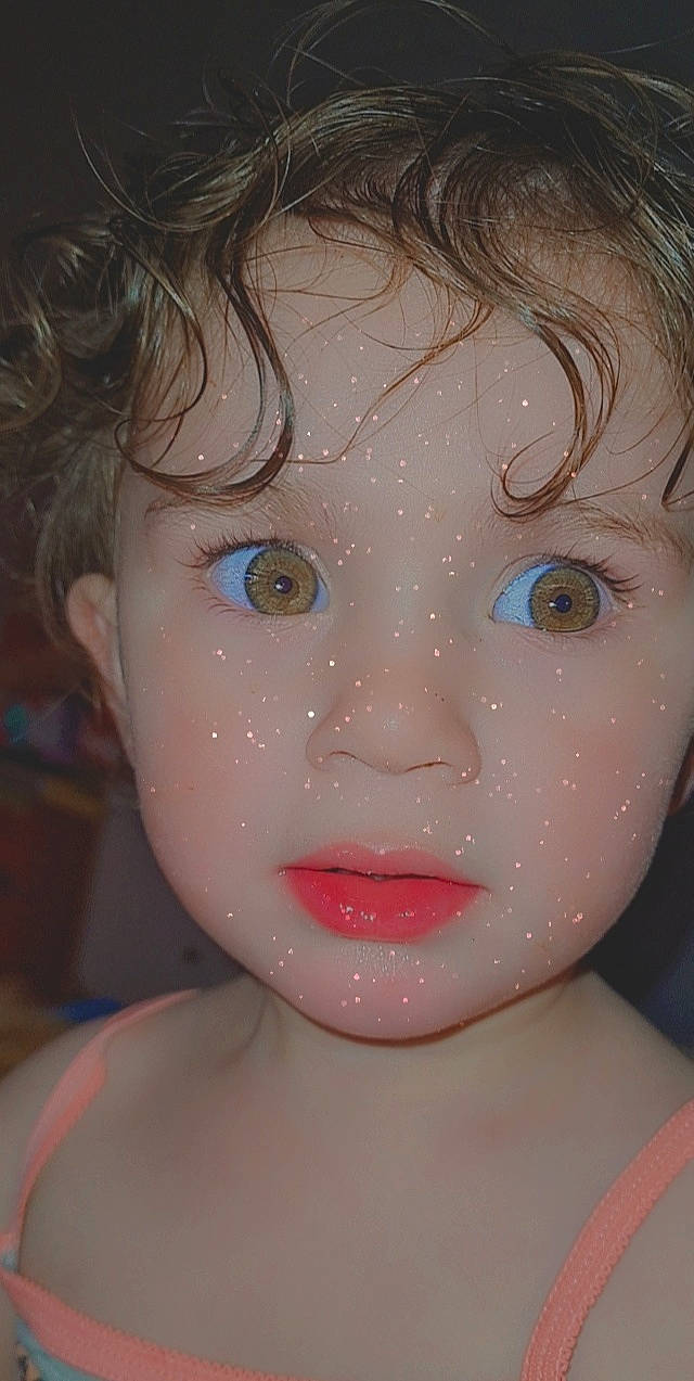 Louana a rejoint le concours — aidez-le/la à gagner de superbes lots ! black_hair, cheek, ear, eye, eyebrow, eyelash, forehead, hair, head, headgear, human_body, iris, jaw, lip, mouth, nose, organ, person, skin, smile