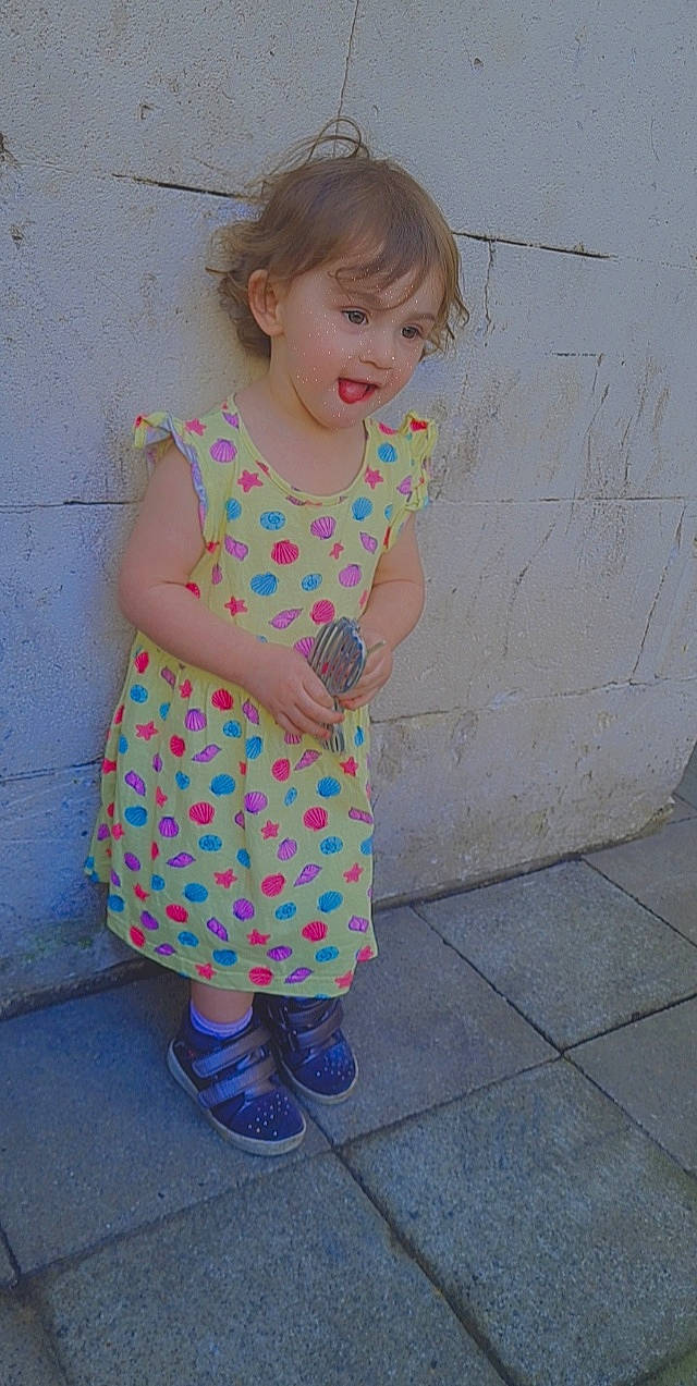 Louana participe au concours pour gagner de l'argent avec cette photo : arm, baby_toddler_clothing, day_dress, dress, face, hair, head, joint, magenta, neck, one_piece_garment, pattern, person, pink, road_surface, shoe, skin, sleeve, smile, standing