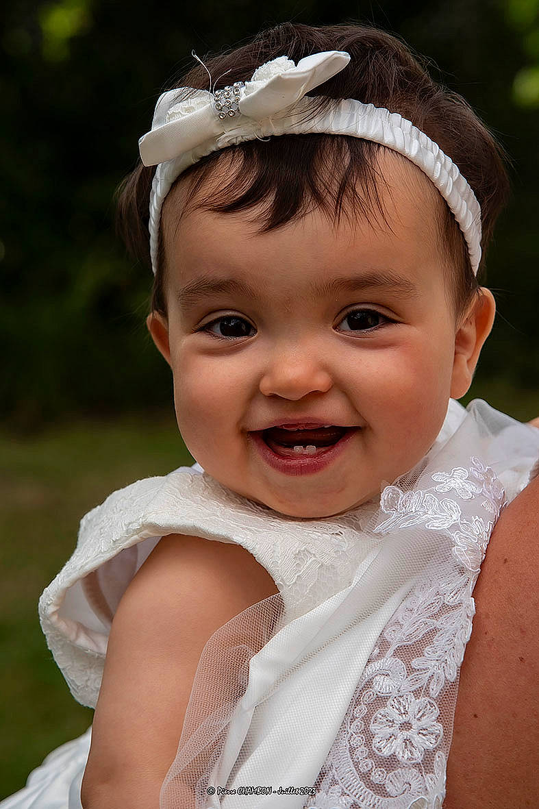 Nelia participe au concours pour gagner de l'argent avec cette photo : baby_toddler_clothing, bridal_accessory, chin, dress, eye, eyebrow, flash_photography, hair, hairstyle, happy, headgear, iris, joy, lip, person, pink, skin, sleeve, smile, textile
