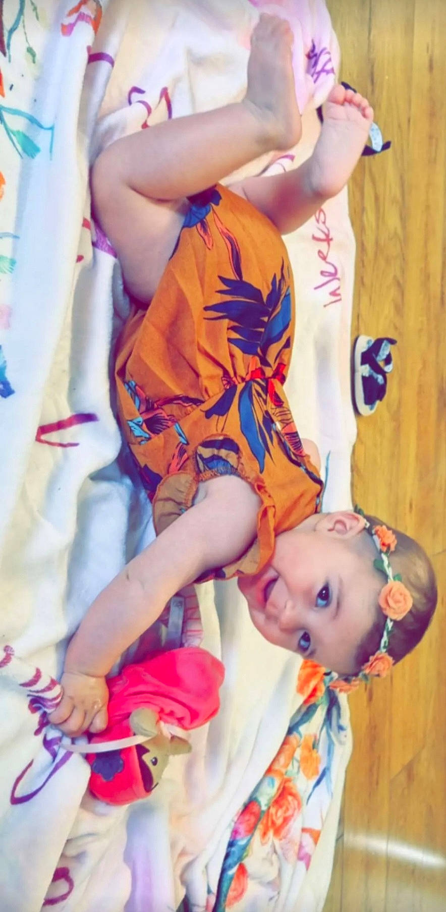 Liana participe au concours pour gagner de l'argent avec cette photo : arm, baby, baby_toddler_clothing, chest, child, elbow, event, fun, happy, headwear, human_leg, joint, leisure, pattern, person, pink, plant, skin, textile, thigh