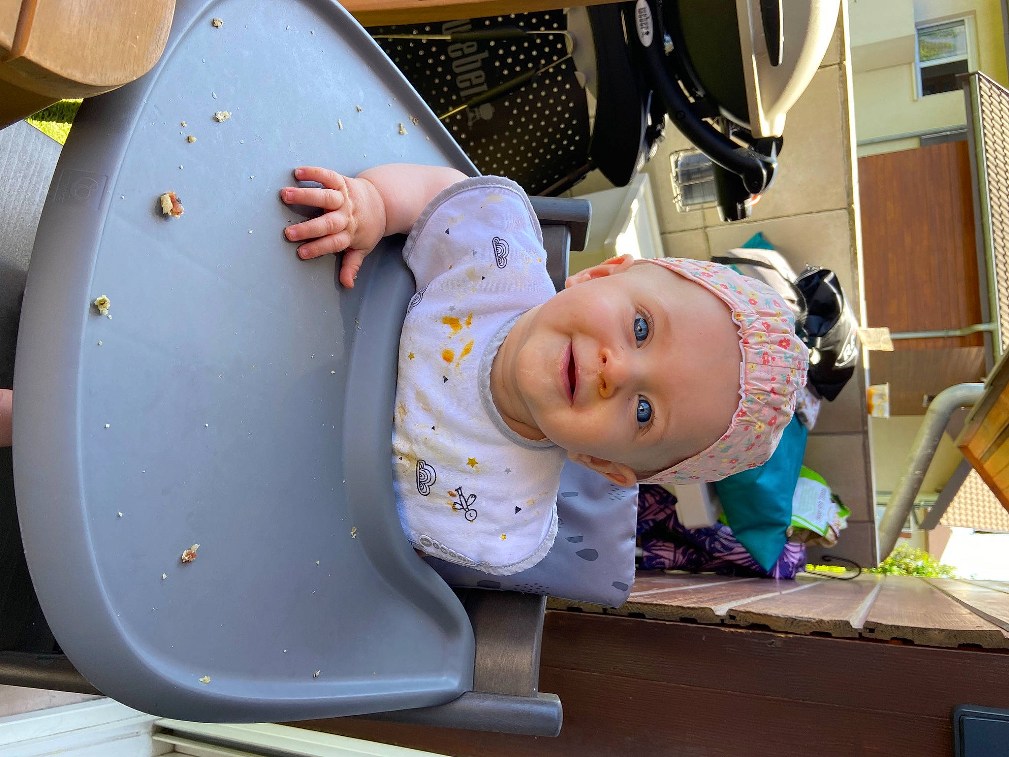 Ambre a rejoint le concours — aidez-le/la à gagner de superbes lots ! auto_part, automotive_wheel_system, baby, baby_products, baby_toddler_clothing, chair, child, circle, fun, hat, headgear, headwear, joy, leisure, machine, person, personal_protective_equipment, recreation, room, sitting