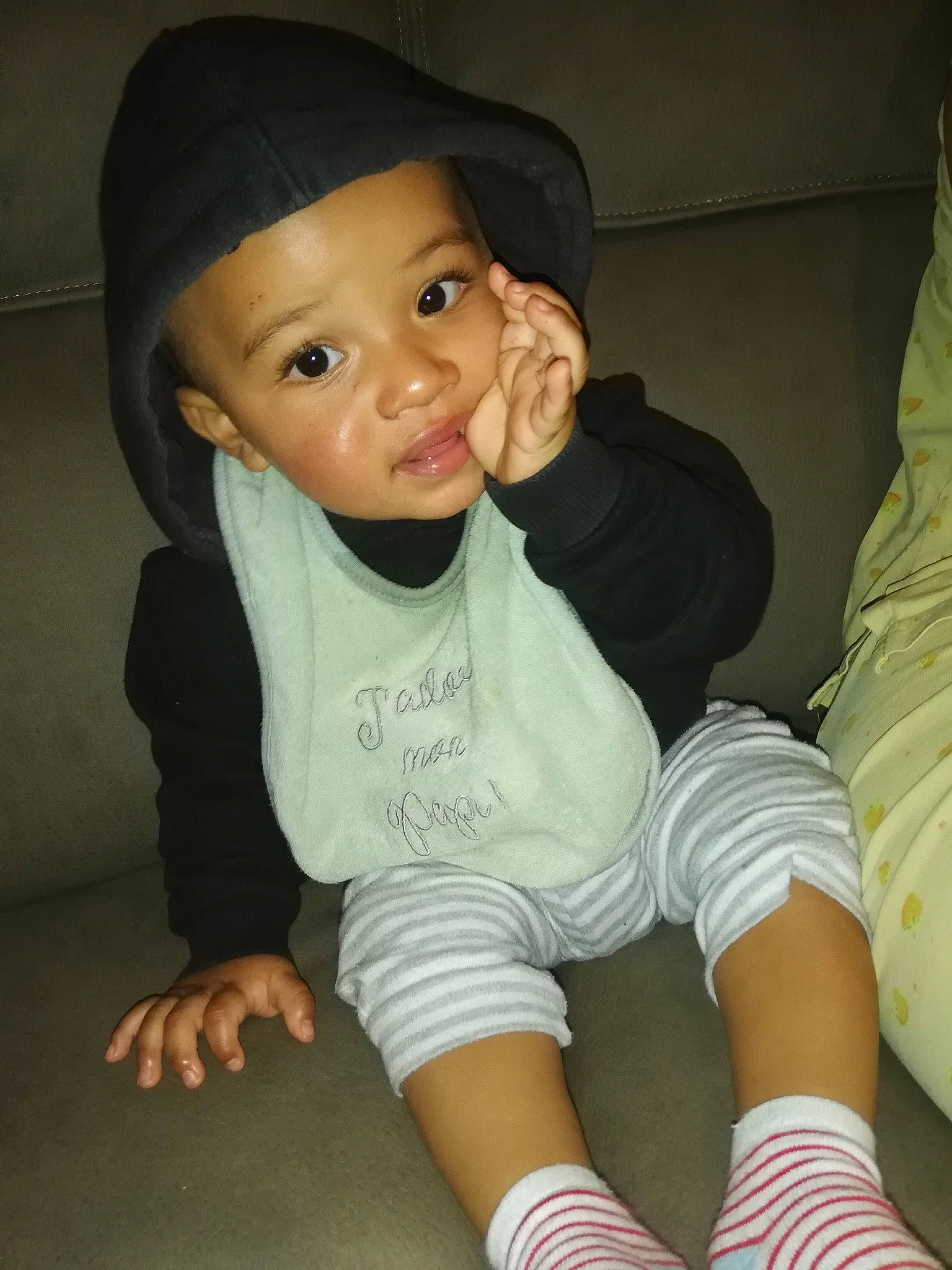 Nolhan a rejoint le concours — aidez-le/la à gagner de superbes lots ! baby_toddler_clothing, cap, cheek, chin, clothing, comfort, eye, eyebrow, finger, head, headwear, human_body, joint, knee, lip, mouth, neck, nose, person, skin