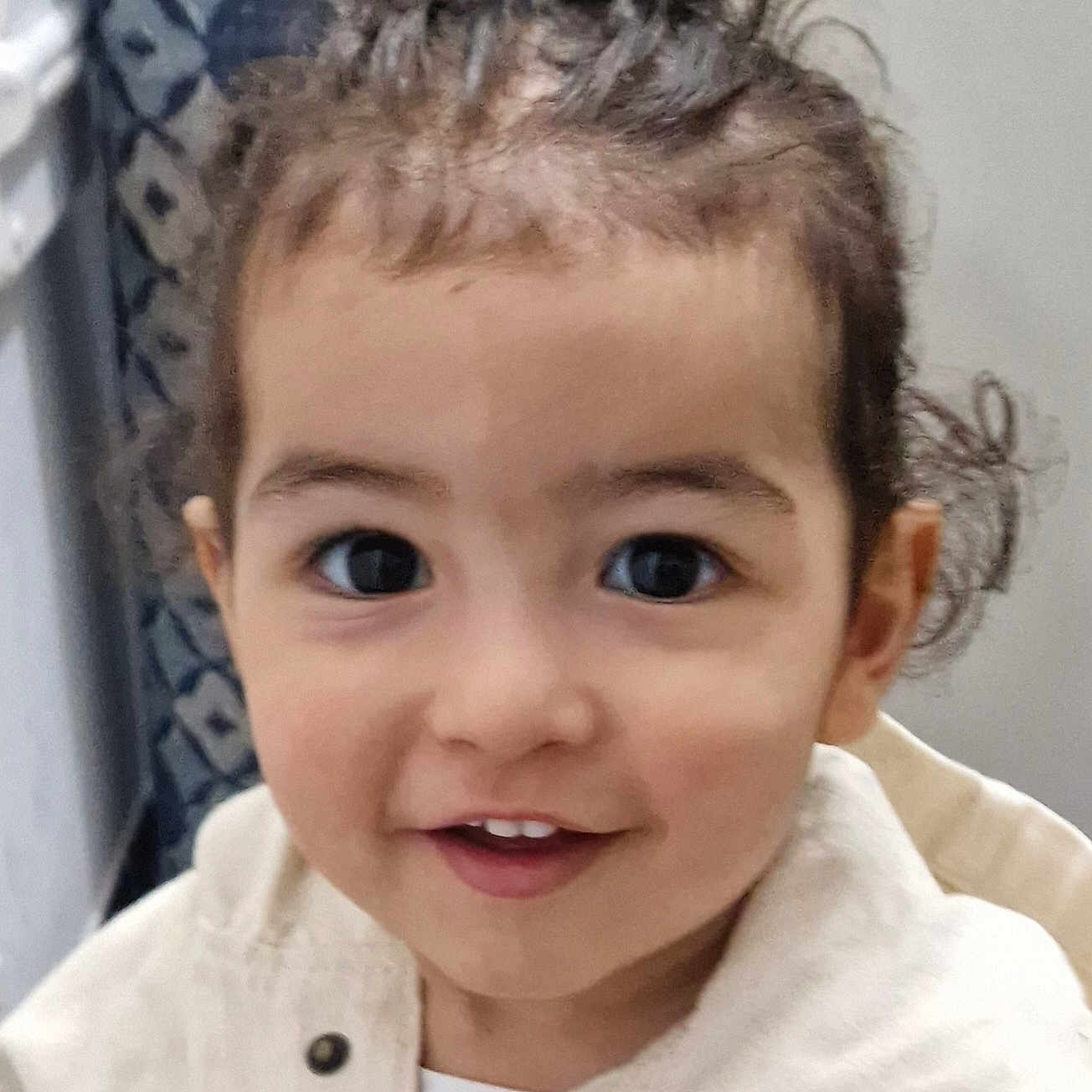 Nael-Zeyd participe au concours pour gagner de l'argent avec cette photo : accessories, baby, babylaughing, bodypart, earring, face, hair, happy, head, jewelry, laughing, mohawkhairstyle, mouth, person, photography, portrait, selfie, shoulder, smile, teeth