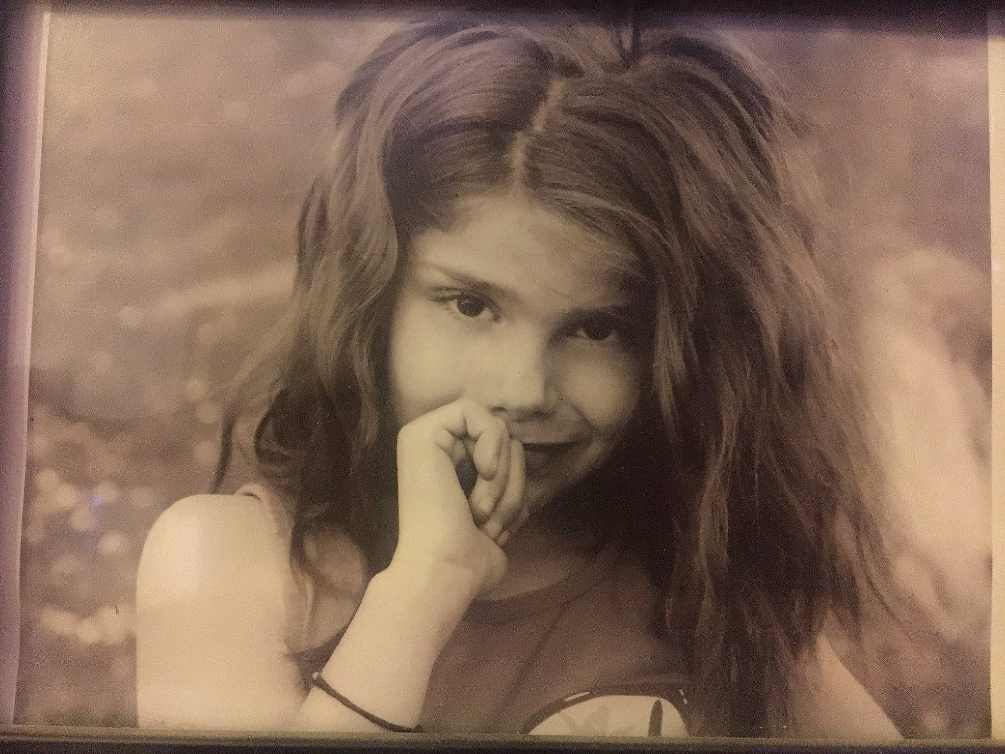 Mandy participe au concours pour gagner de l'argent avec cette photo : beauty, black_and_white, daydream, eyelash, face, hair, jaw, joy, lip, long_hair, mouth, nose, person, photograph, photography, portrait, smile, snapshot