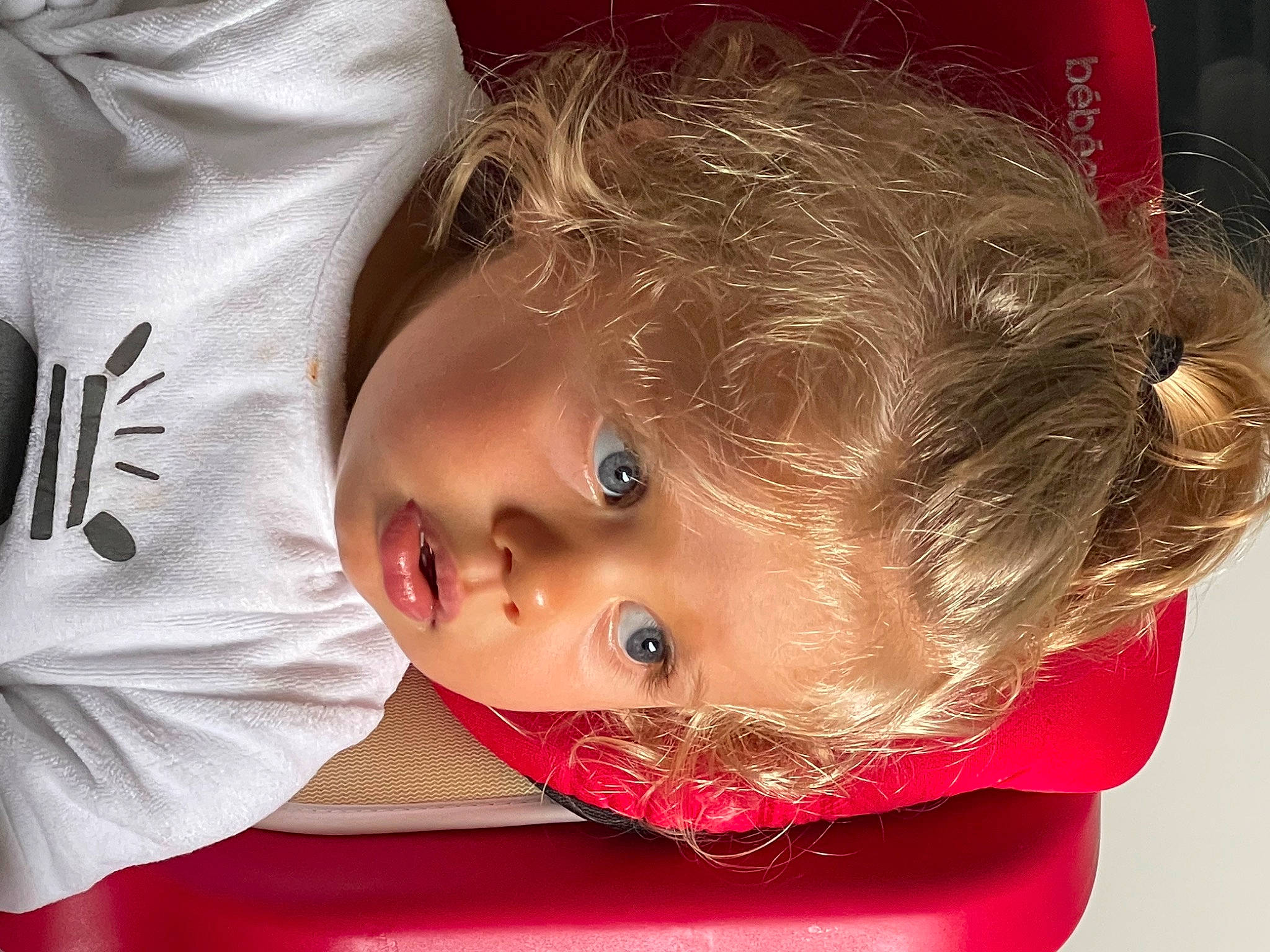 Aaron participe au concours pour gagner de l'argent avec cette photo : baby, baby_toddler_clothing, blond, brown_hair, carmine, cheek, child, eyelash, happy, iris, nose, person, portrait_photography, sleeve, toddler