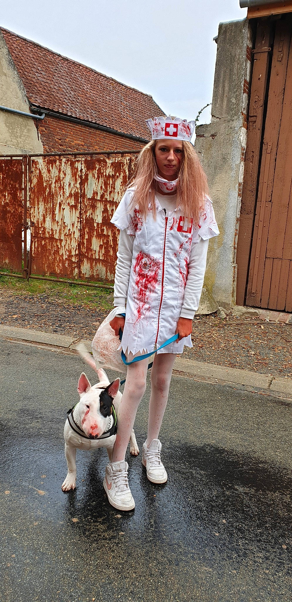 Jiren a rejoint le concours — aidez-le/la à gagner de superbes lots ! child, clothing, cool, fun, girl, headgear, headwear, mammal, pattern, person, photograph, pink, recreation, red, road, snapshot, street, vacation, vertebrate, walking