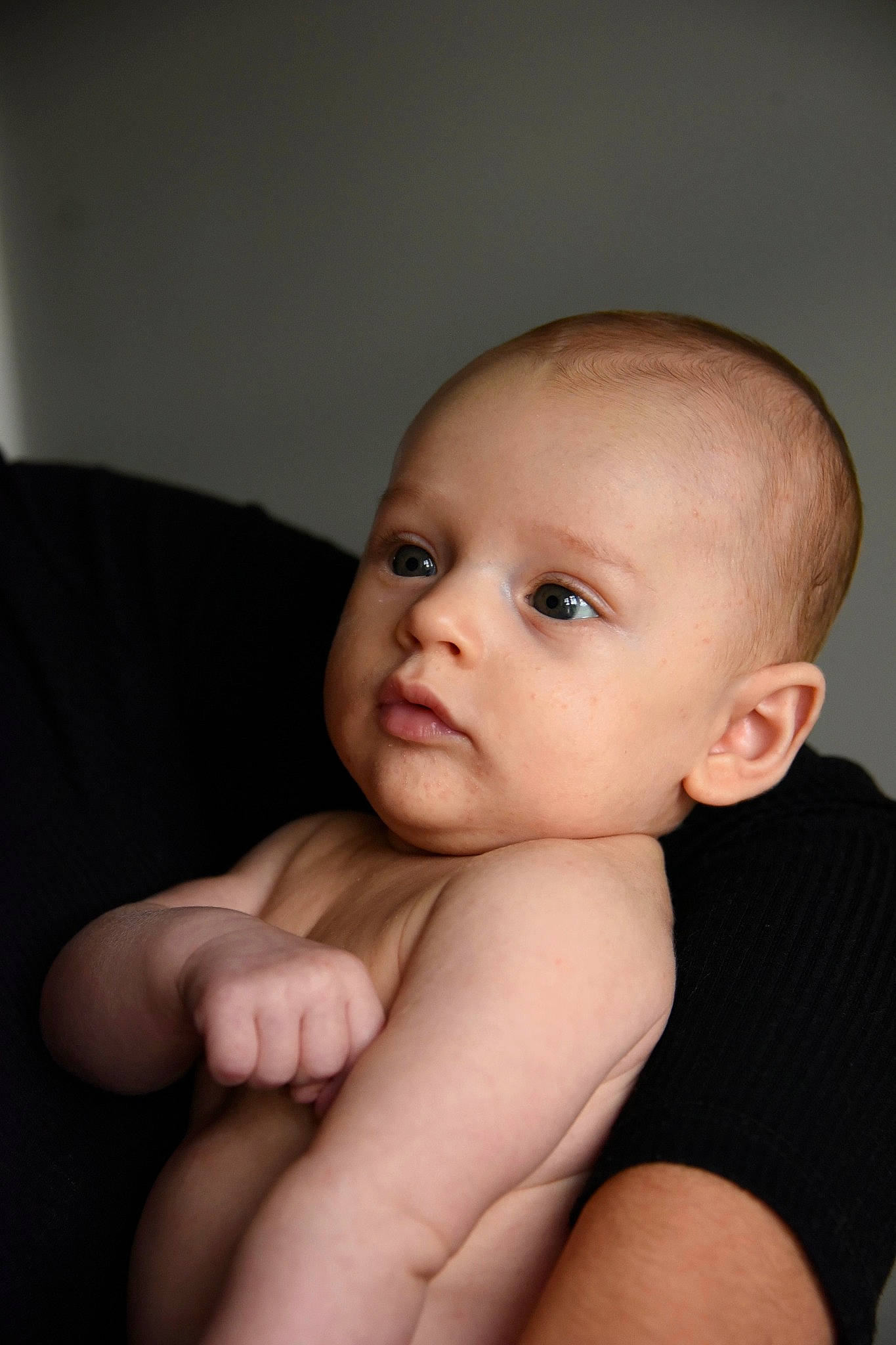 Thélio a rejoint le concours — aidez-le/la à gagner de superbes lots ! baby_toddler_clothing, cheek, chest, chin, comfort, ear, elbow, eyebrow, finger, forehead, human, iris, jaw, joint, lip, muscle, neck, organ, person, shoulder