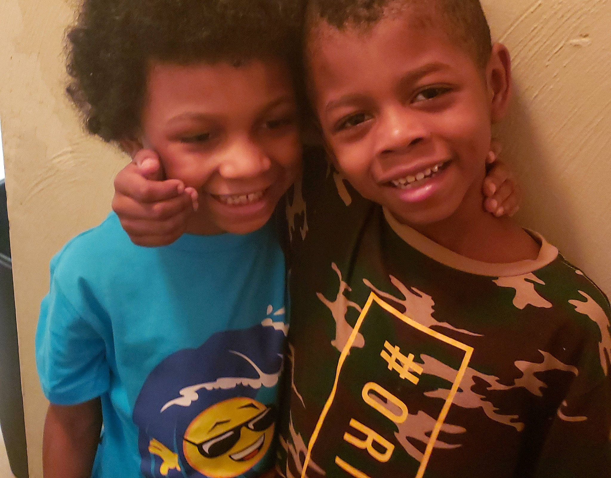 Marail is registered to the contest to win money with this photo: adaptation, cheek, child, cool, face, forehead, friendship, fun, hair, hairstyle, happy, head, joy, people, person, sibling, smile, t_shirt, toddler, tooth