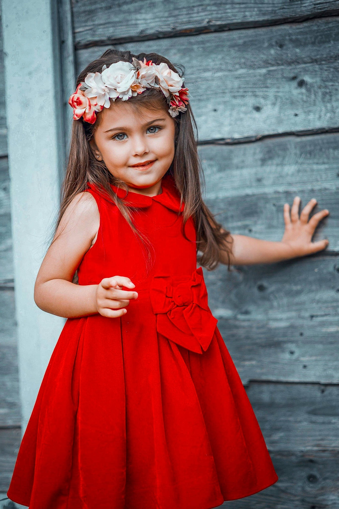 Alexia is registered to the contest to win money with this photo: bridal_accessory, day_dress, dress, eye, face, flash_photography, formal_wear, hair, hairstyle, happy, headgear, headpiece, headwear, joy, one_piece_garment, person, petal, pink, shoulder, skin