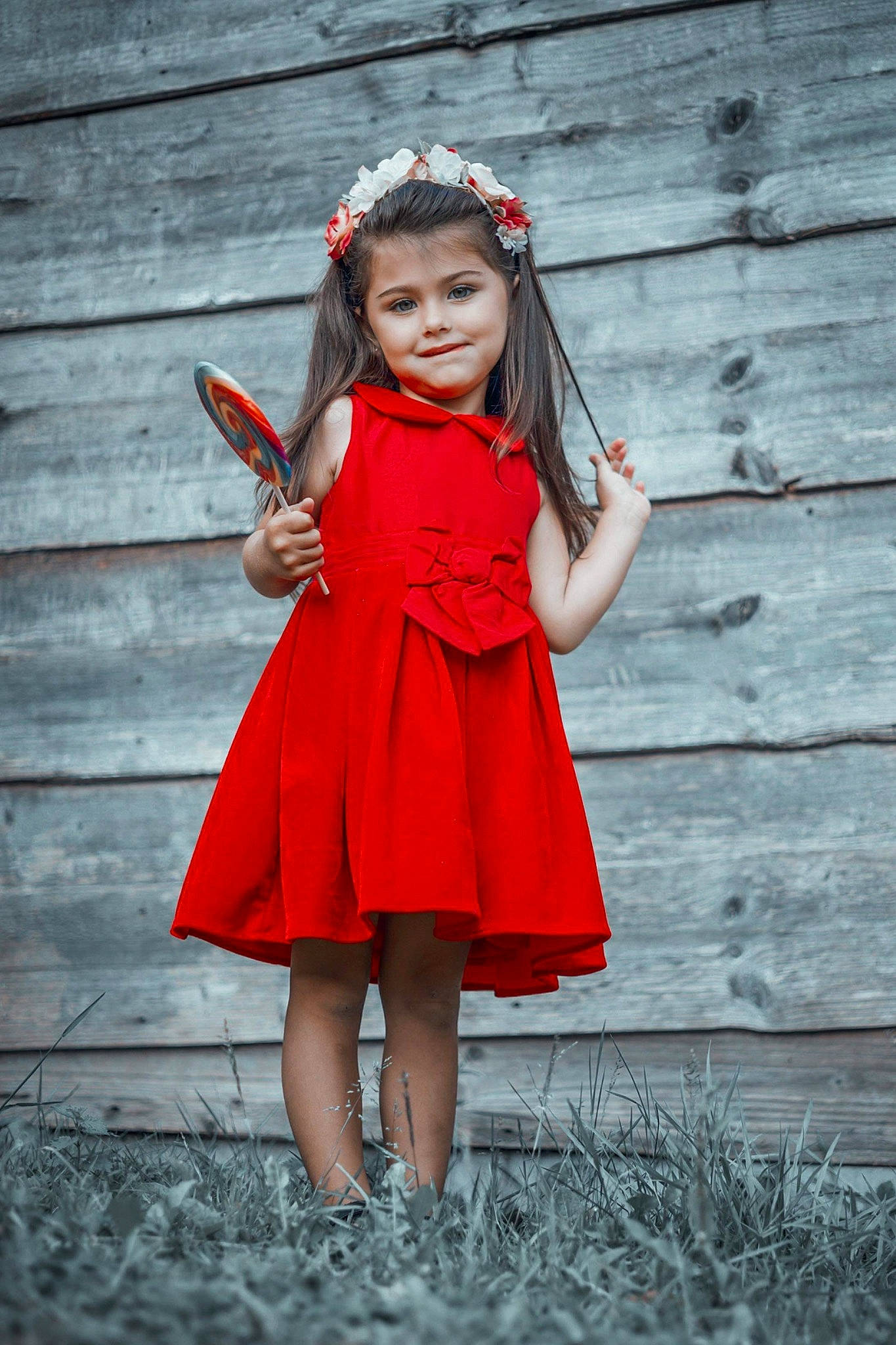 Alexia is registered to the contest to win money with this photo: beauty, day_dress, dress, face, flash_photography, formal_wear, grass, happy, head, headband, headpiece, jewellery, joy, long_hair, magenta, necklace, people_in_nature, person, pink, smile