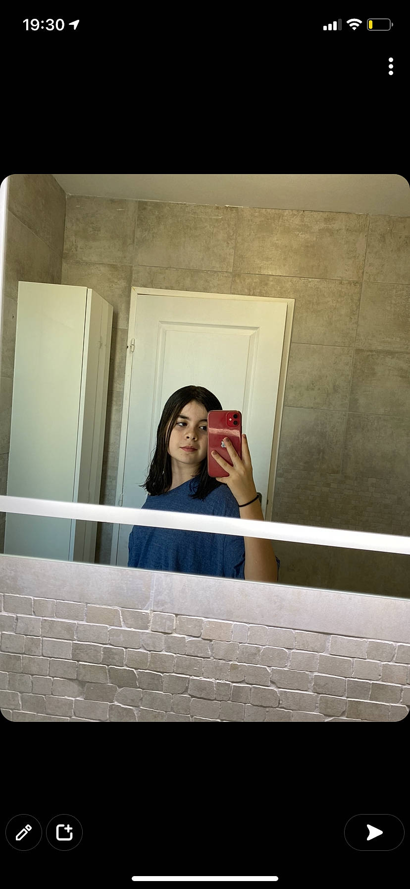 Marie participe au concours pour gagner de l'argent avec cette photo : bathroom, eyelash, eyewear, flash_photography, gesture, glass, happy, human_leg, magenta, mirror, person, rectangle, reflection, room, selfie, sitting, street_fashion, symmetry, tints_and_shades, vision_care