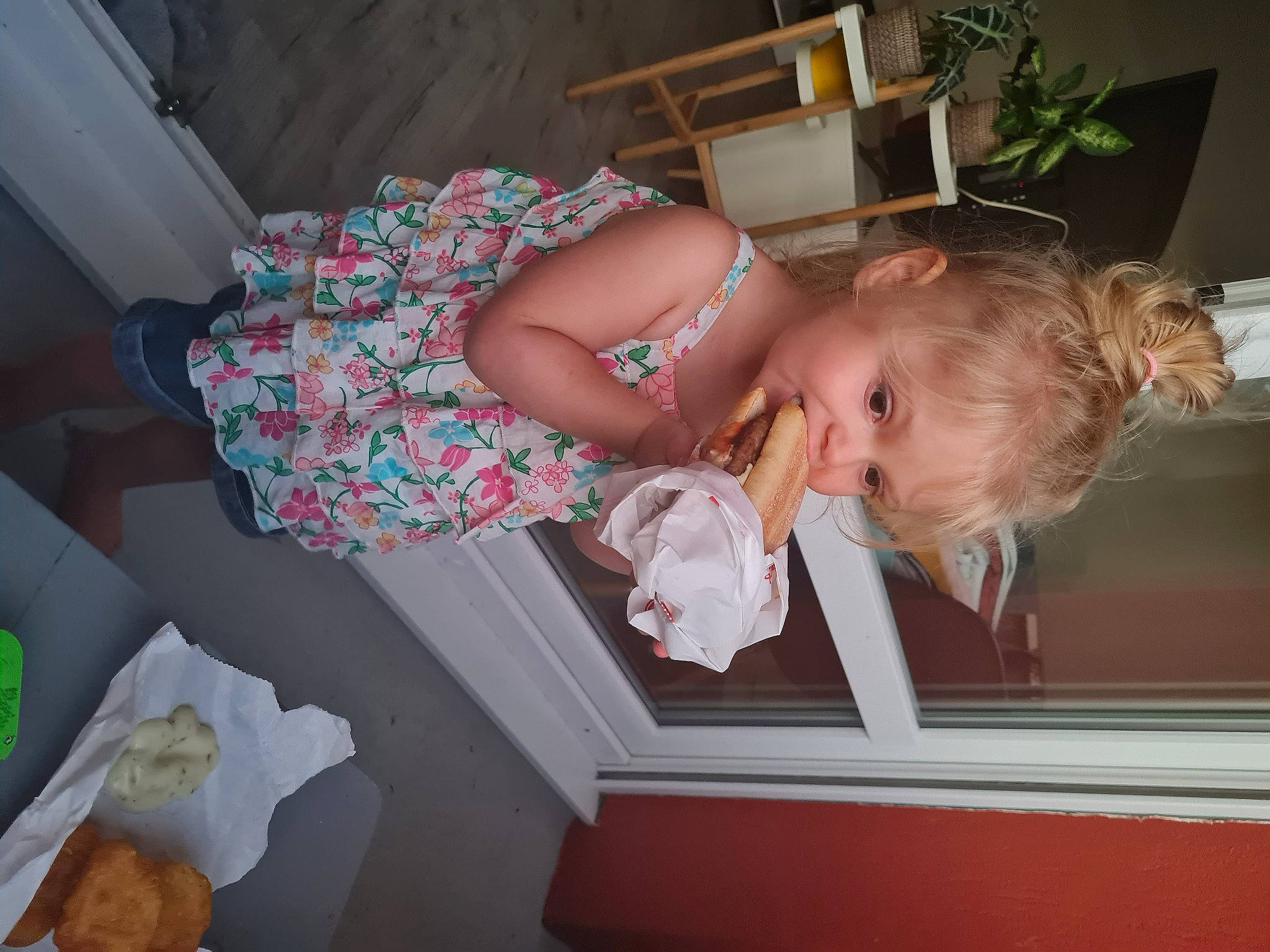 Lilie participe au concours pour gagner de l'argent avec cette photo : baby, baby_products, baby_toddler_clothing, child, comfort, comfort_food, dish, dress, finger_food, flooring, flowerpot, fun, hardwood, houseplant, human_body, person, plant, room, sitting, toddler