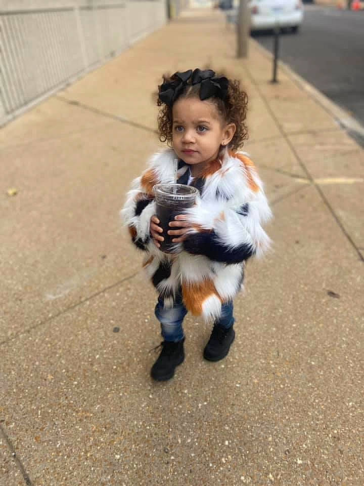 Amariana is registered to the contest to win money with this photo: animal_product, fur, fur_clothing, mesh, natural_material, person, sidewalk, street_fashion, toy