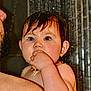 Ambre a rejoint le concours — aidez-le/la à gagner de superbes lots ! adult, baby, bath_time, blue_eyes, child, close_up, curious_expression, face, hand, holding, indoors, intimate, necklace, parent, portrait, shoulder, shower, skin, water_droplets, wet_hair