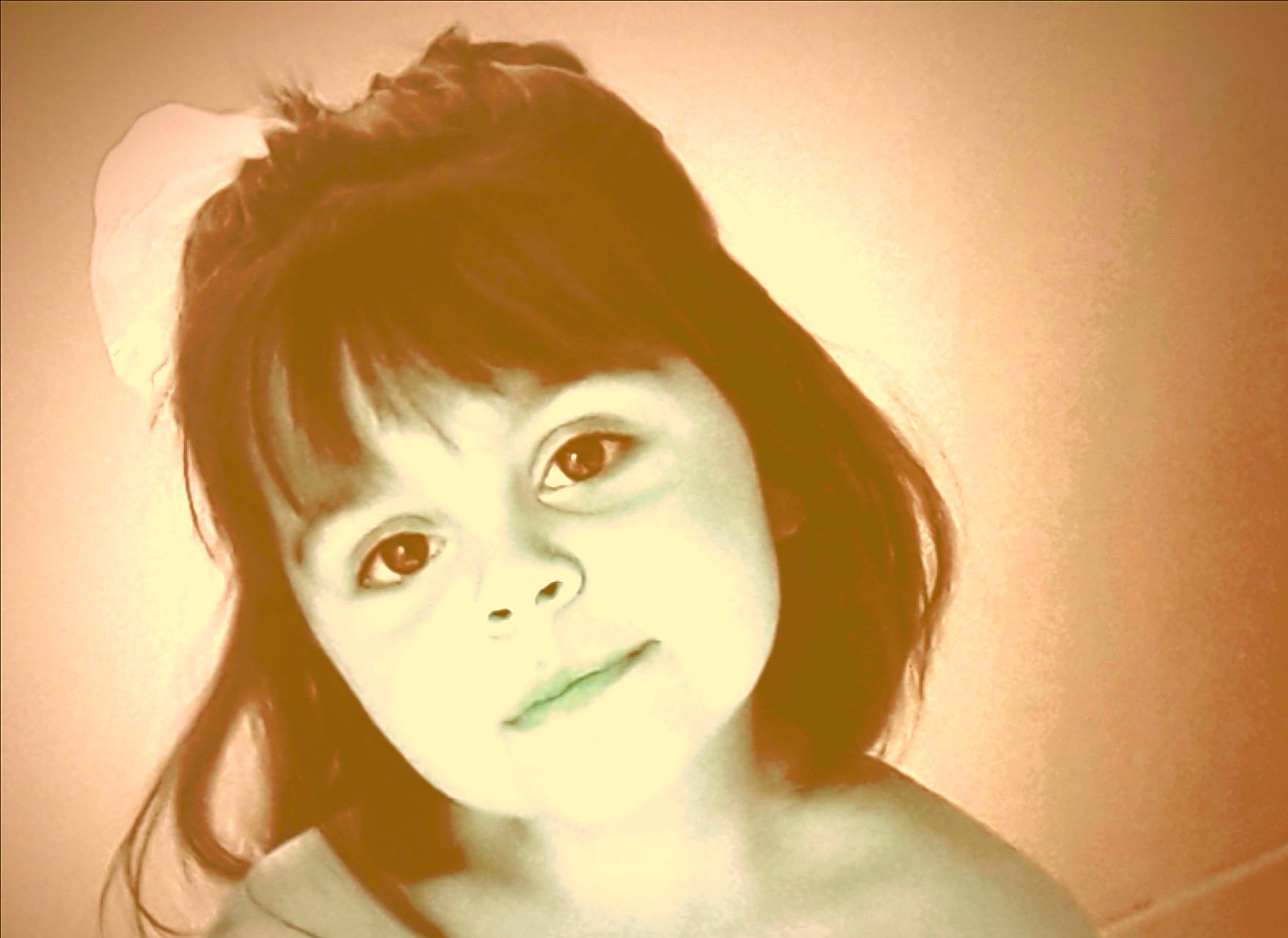 Carlota a rejoint le concours — aidez-le/la à gagner de superbes lots ! black_hair, cheek, chin, emotion, eye, eyebrow, eyelash, face, facial_expression, forehead, girl, hairstyle, head, human, human_hair_color, mouth, nose, person, portrait, skin