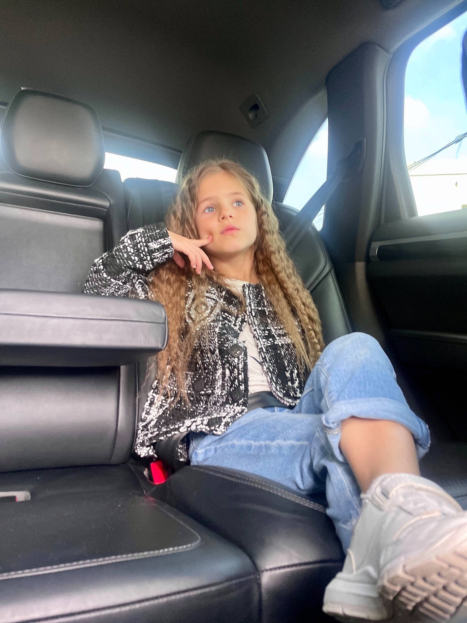 Victoria participe au concours pour gagner de l'argent avec cette photo : auto_part, automotive_design, automotive_exterior, car_seat, car_seat_cover, comfort, family_car, head_restraint, human_leg, leg, leisure, motor_vehicle, passenger, person, personal_luxury_car, street_fashion, thigh, travel, vehicle, vehicle_door