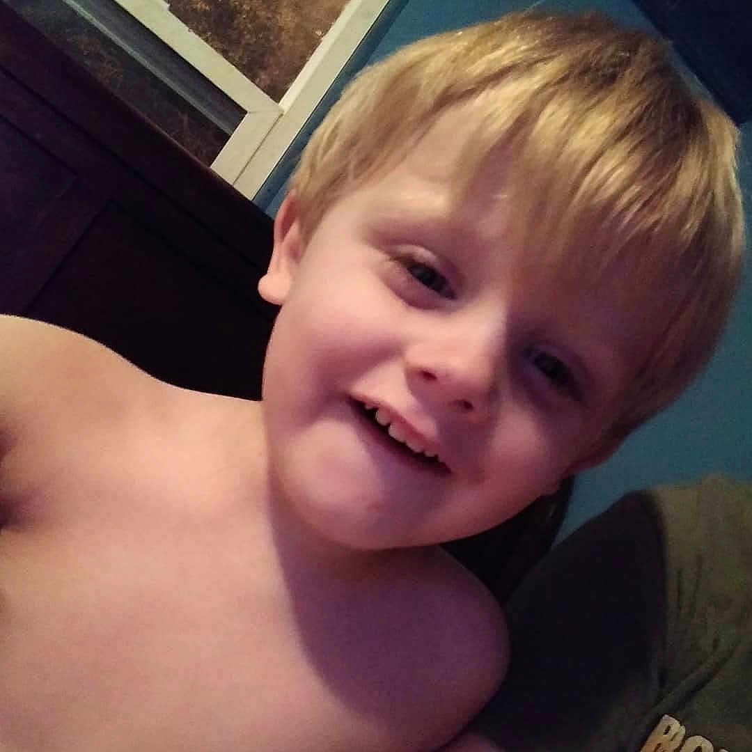 Robert is registered to the contest to win money with this photo: beauty, blond, cheek, child, chin, eye, eyebrow, face, facial_expression, hair, hairstyle, head, joy, lip, mouth, nose, person, selfie, shoulder, skin