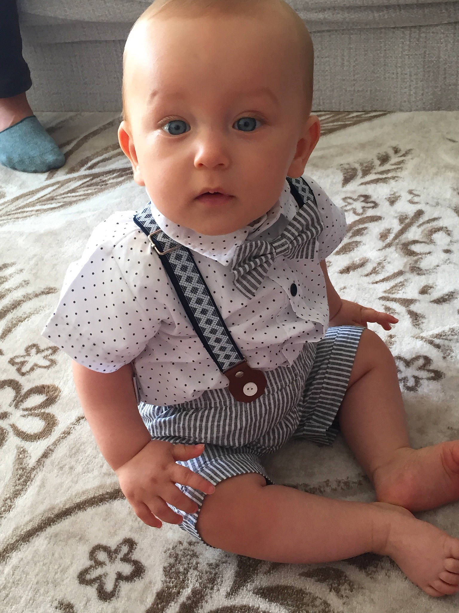 Yasin participe au concours pour gagner de l'argent avec cette photo : baby, baby_products, baby_toddler_clothing, cheek, child, eye, face, head, knitting, outerwear, pattern, person, sitting, skin, sleeve, surprise, toddler, wool