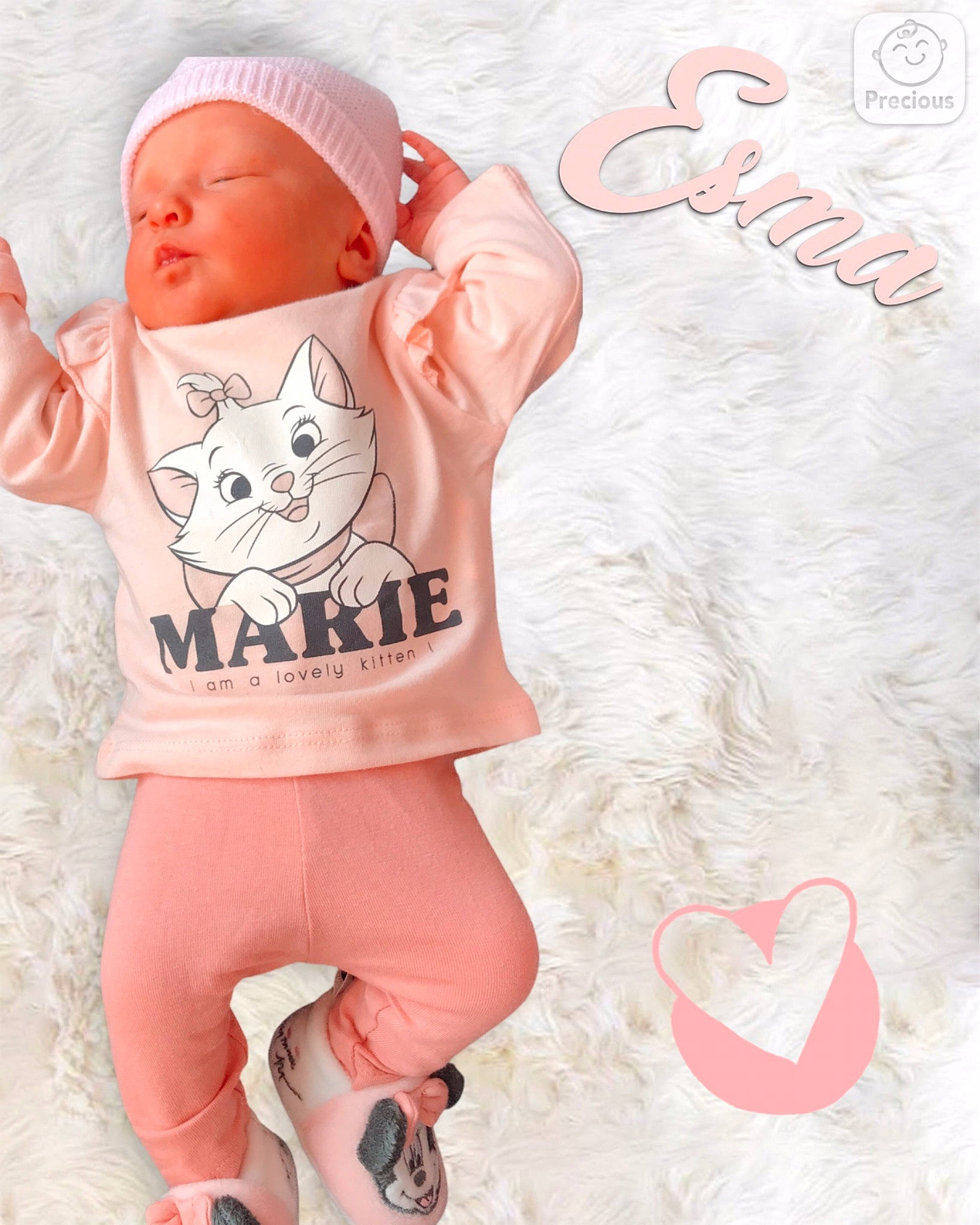 Esma a rejoint le concours — aidez-le/la à gagner de superbes lots ! baby, baby_toddler_clothing, child, ear, gesture, hood, illustration, peach, person, pink, product, sleeve, t_shirt, toddler