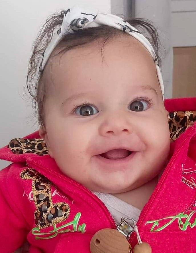 Ily a rejoint le concours — aidez-le/la à gagner de superbes lots ! baby, baby_toddler_clothing, beauty, cheek, child, eyebrow, eyelash, fun, goggles, happy, headband, headpiece, iris, jewellery, joy, lip, outerwear, person, pink, skin