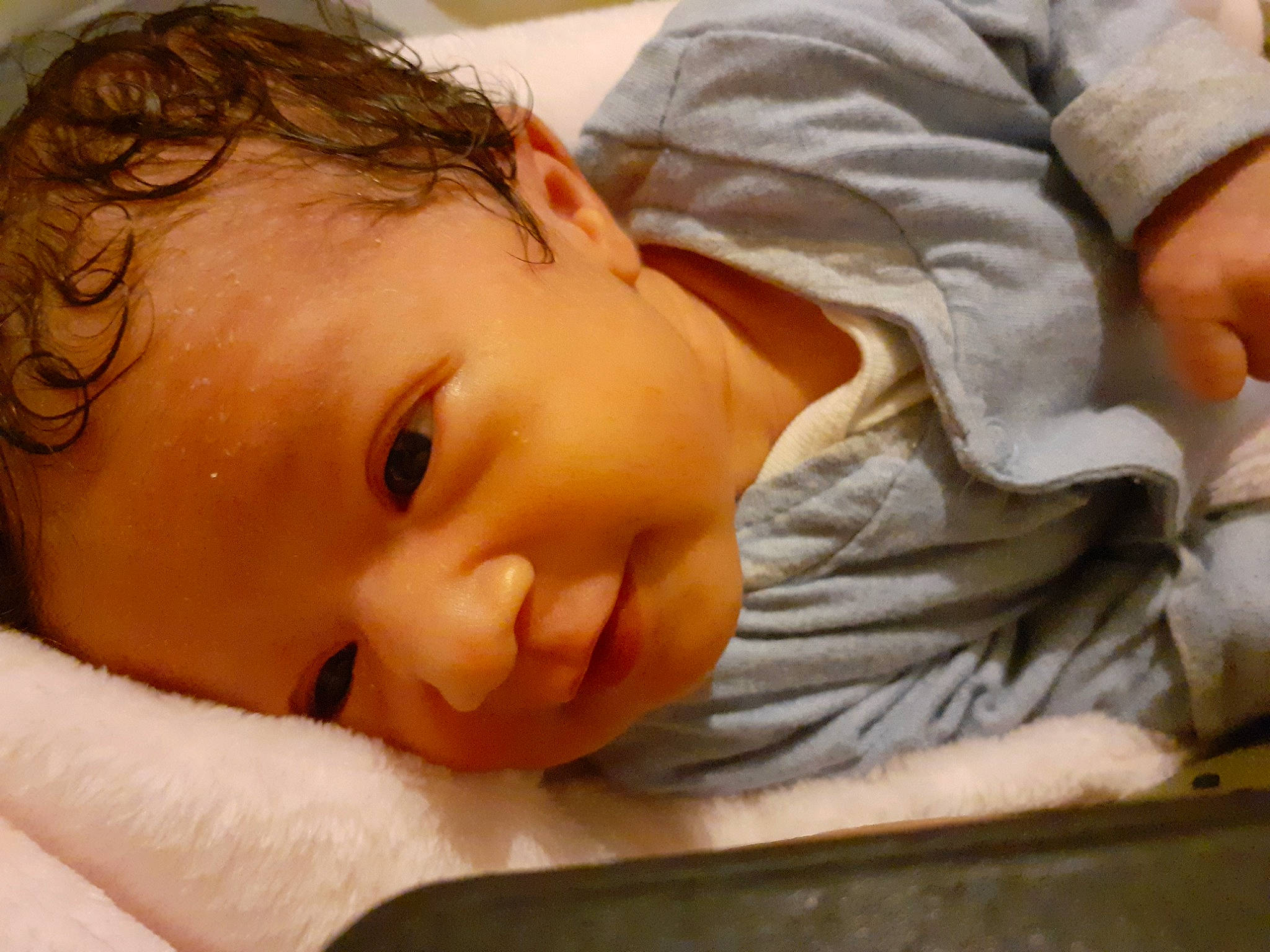 Layanna a rejoint le concours — aidez-le/la à gagner de superbes lots ! baby, baby_toddler_clothing, bedtime, cheek, child, comfort, eyebrow, eyelash, finger, gesture, grass, hair, happy, lip, mammal, nose, person, skin, sleeve, toddler