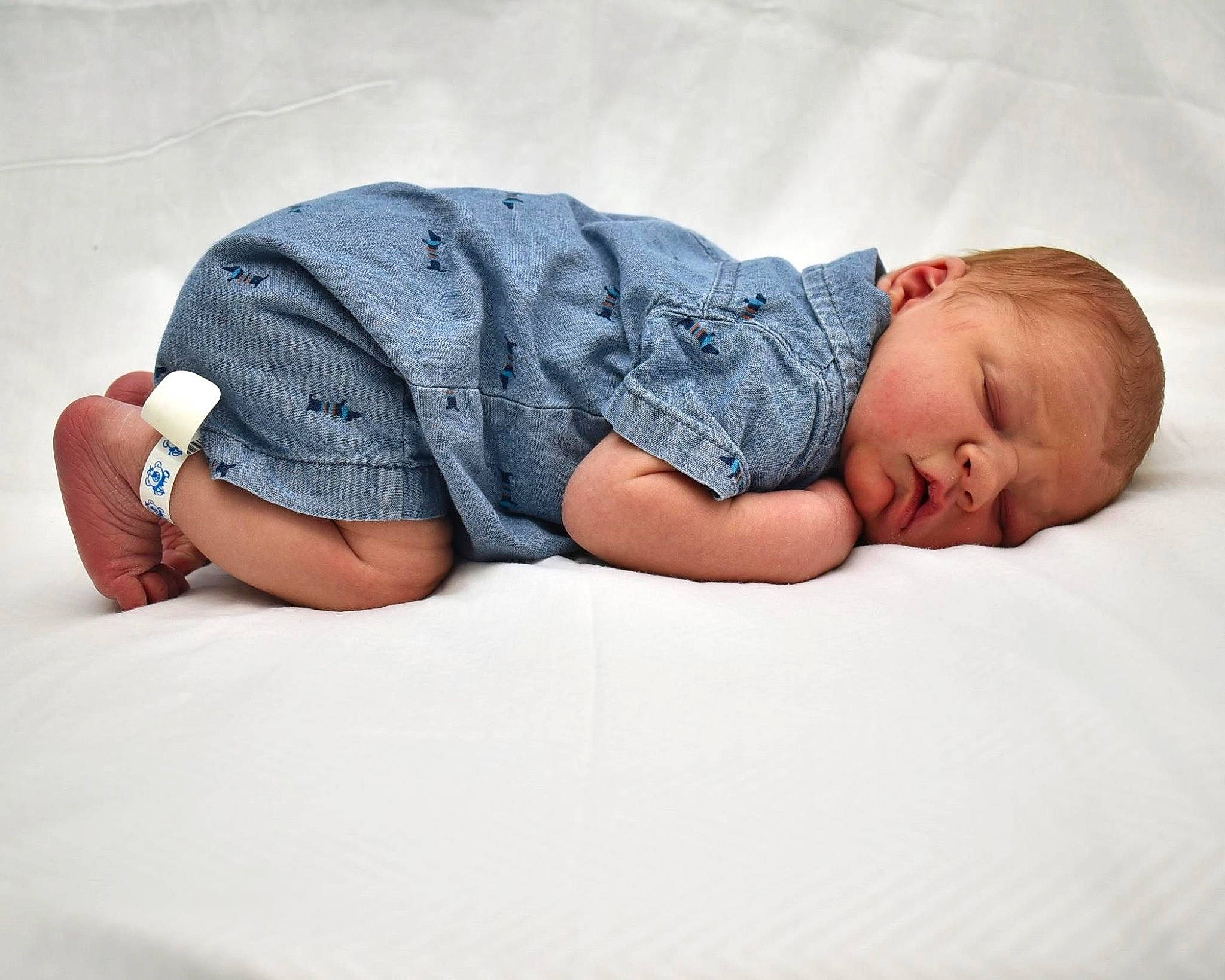 Nolan is registered to the contest to win money with this photo: arm, baby, baby_toddler_clothing, child, comfort, denim, elbow, electric_blue, flash_photography, flooring, foot, hand, happy, human_leg, knee, pattern, person, sleeve, t_shirt, thigh