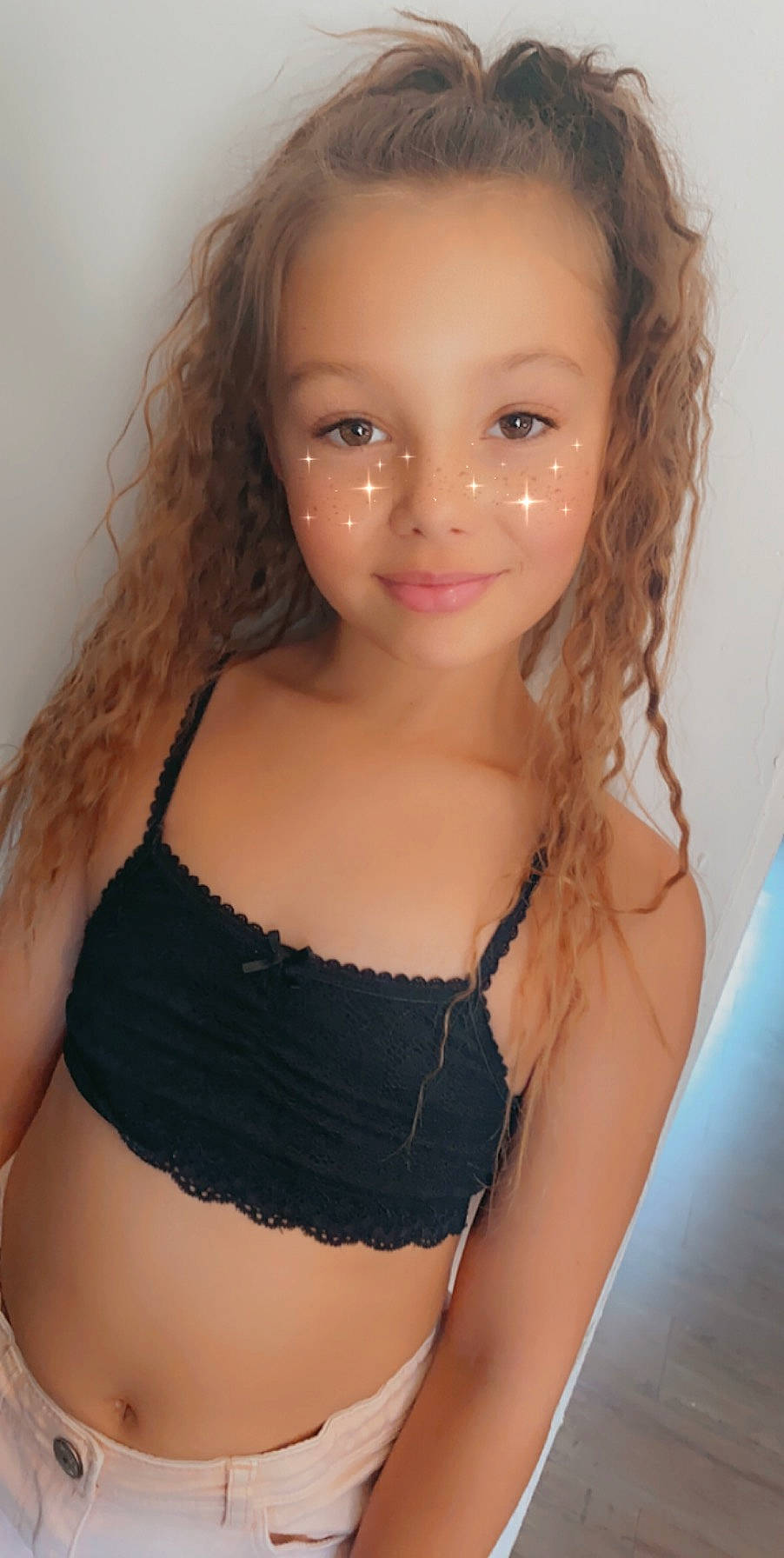 Daisy participe au concours pour gagner de l'argent avec cette photo : abdomen, beauty, black_hair, brassiere, brown_hair, chest, child_model, clothing, hair, joy, lingerie, long_hair, neck, person, shoulder, swimsuit_top, trunk, undergarment