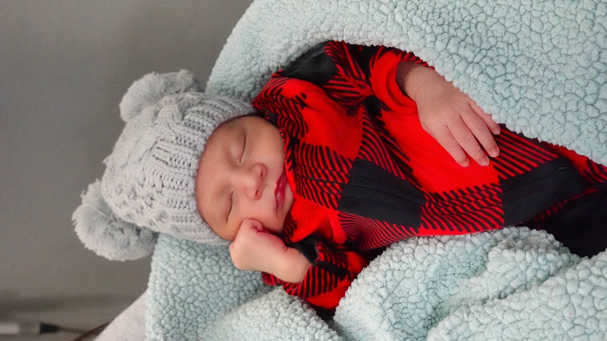Manuel Elias is registered to the contest to win money with this photo: arm, baby, baby_products, baby_sleeping, baby_toddler_clothing, child, comfort, finger, hand, headgear, headwear, human_body, knit_cap, linens, pattern, person, room, sitting, skin, sleeve