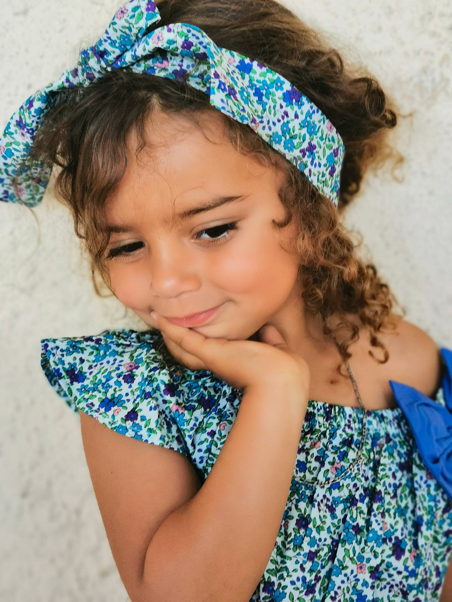 Giuliana participe au concours pour gagner de l'argent avec cette photo : aqua, azure, blue, child, eyelash, facial_expression, flash_photography, green, hairstyle, happy, headgear, headpiece, iris, joy, neck, people, person, skin, sleeve, smile