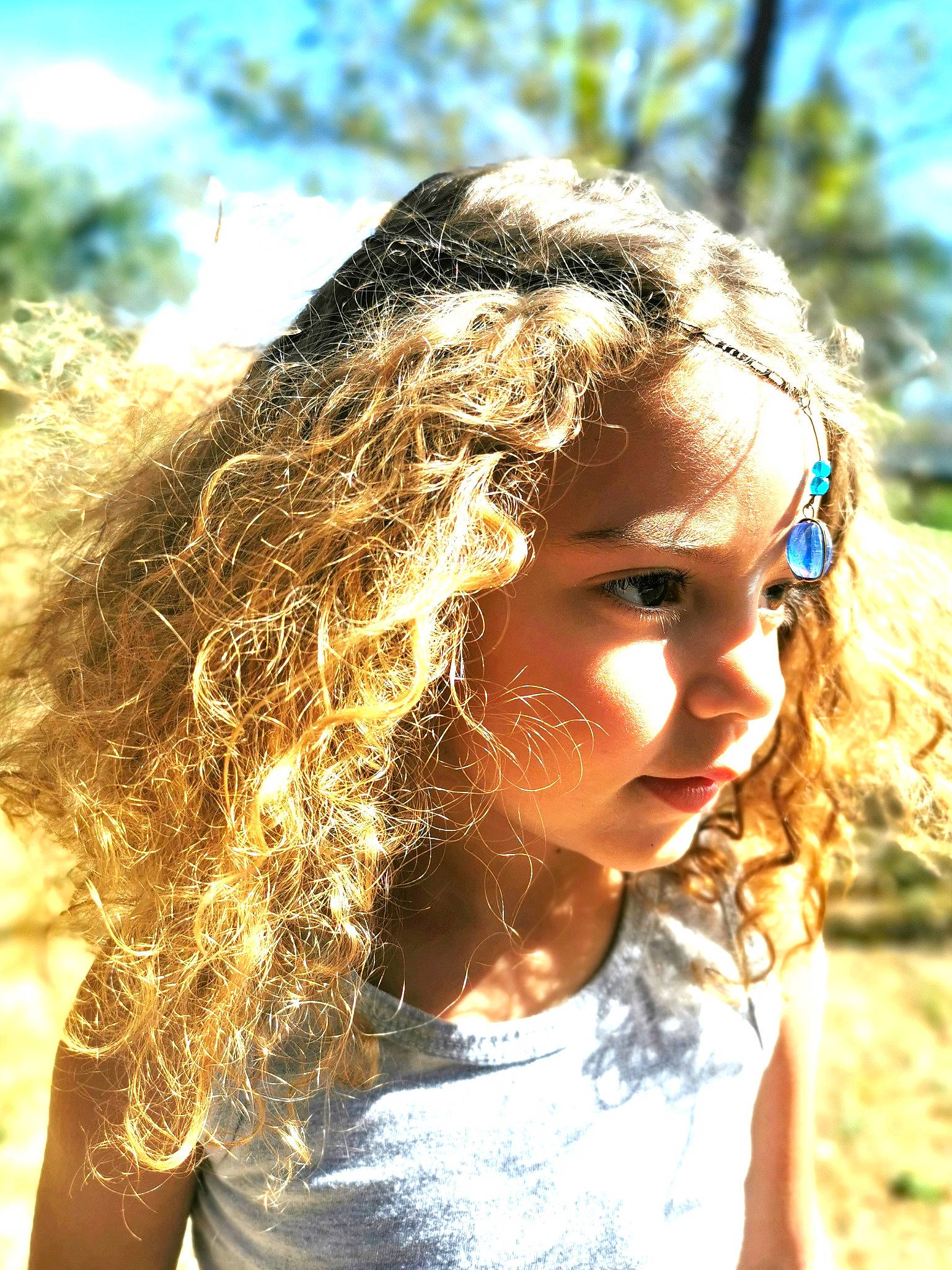 Giuliana participe au concours pour gagner de l'argent avec cette photo : blond, brown_hair, child, fawn, flash_photography, forest, fun, grass, grass_family, happy, leisure, lip, long_hair, people_in_nature, person, plant, smile, sunlight, toddler, tree