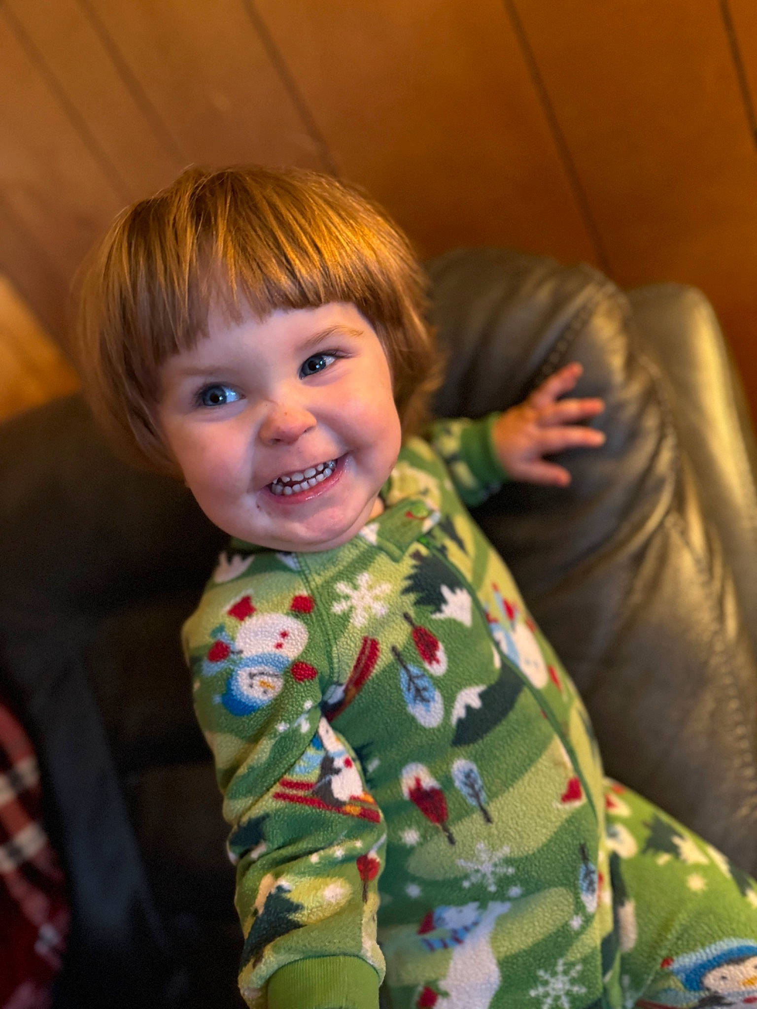 Killian is registered to the contest to win money with this photo: bangs, camouflage, cheek, child, comfort, eye, face, fun, happy, iris, joy, military_camouflage, mouth, nose, person, sitting, skin, sleeve, smile, tartan