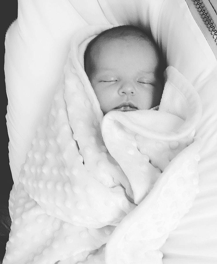 Emy a rejoint le concours — aidez-le/la à gagner de superbes lots ! beauty, bed, black_and_white, child, girl, infant, monochrome, monochrome_photography, mother, nose, person, photo_shoot, photograph, photography, portrait, portrait_photography, product, sleep, smile, toddler