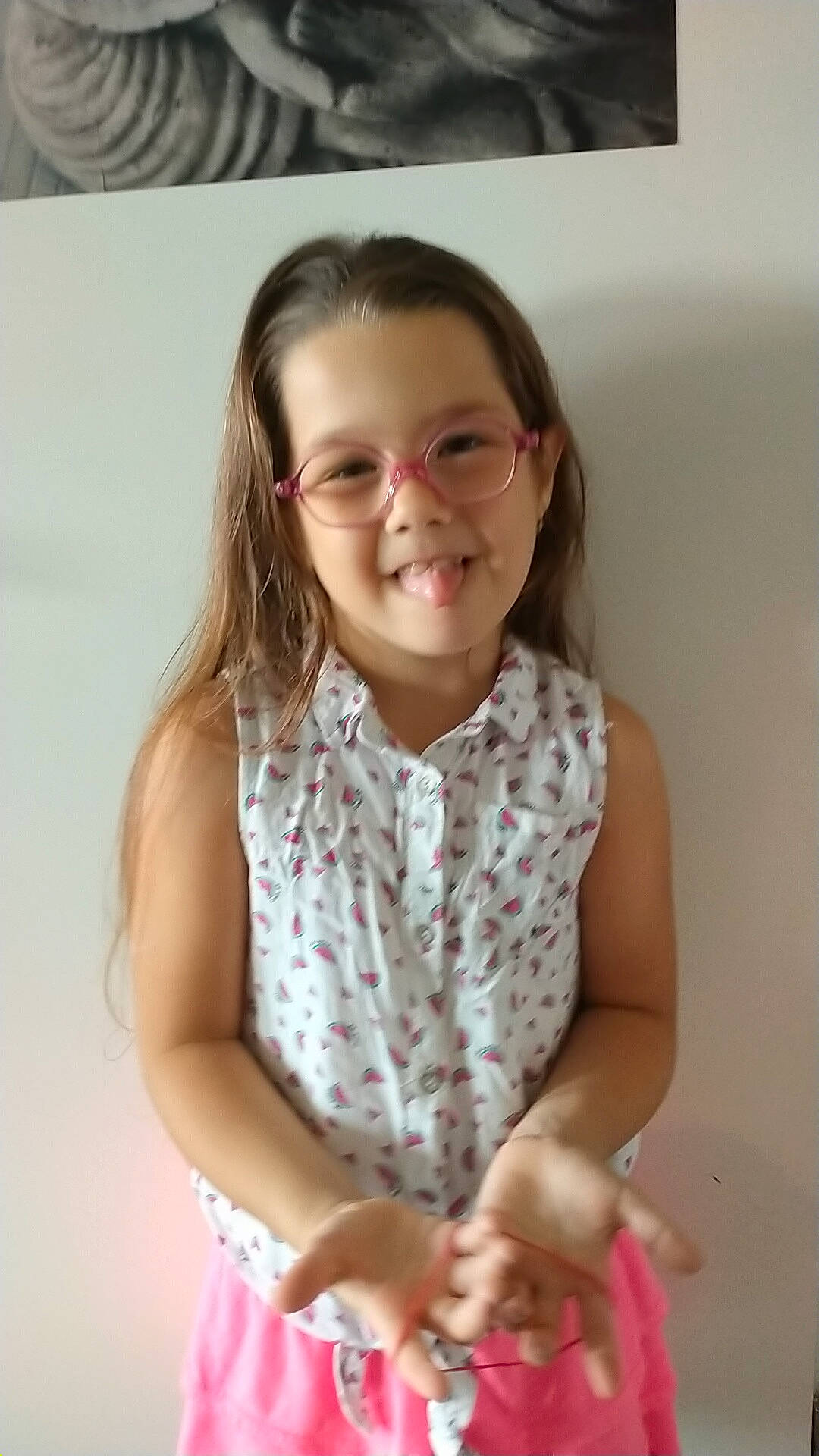 Maria a rejoint le concours — aidez-le/la à gagner de superbes lots ! child, child_model, glasses, joy, neck, person, pink, sitting, skin, smile, toddler, vision_care