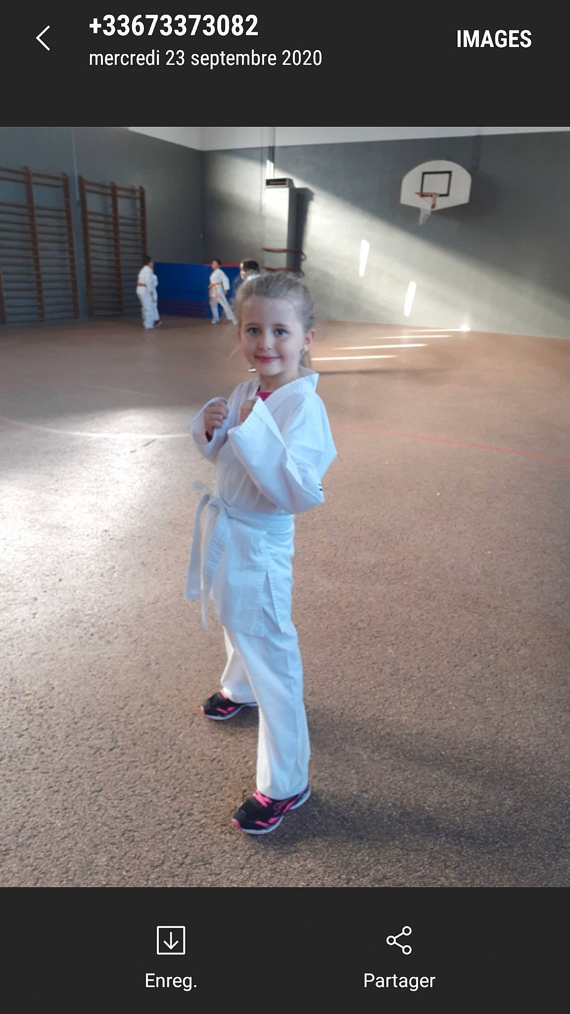 Ava participe au concours pour gagner de l'argent avec cette photo : active_pants, baby, baby_toddler_clothing, human_body, joy, person, standing, sweatpant