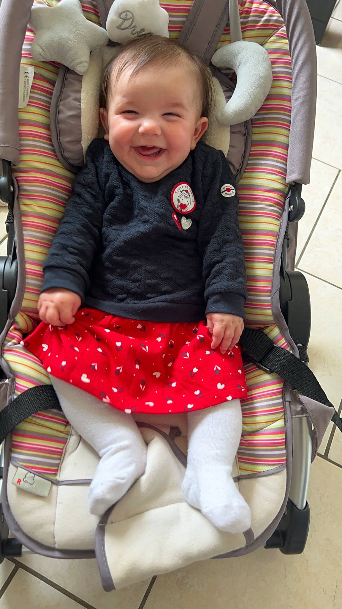 Mia participe au concours pour gagner de l'argent avec cette photo : baby, baby_carriage, baby_toddler_clothing, comfort, eye, face, facial_expression, fun, happy, head, human_body, joy, lap, organ, person, photograph, skin, sleeve, smile, thigh