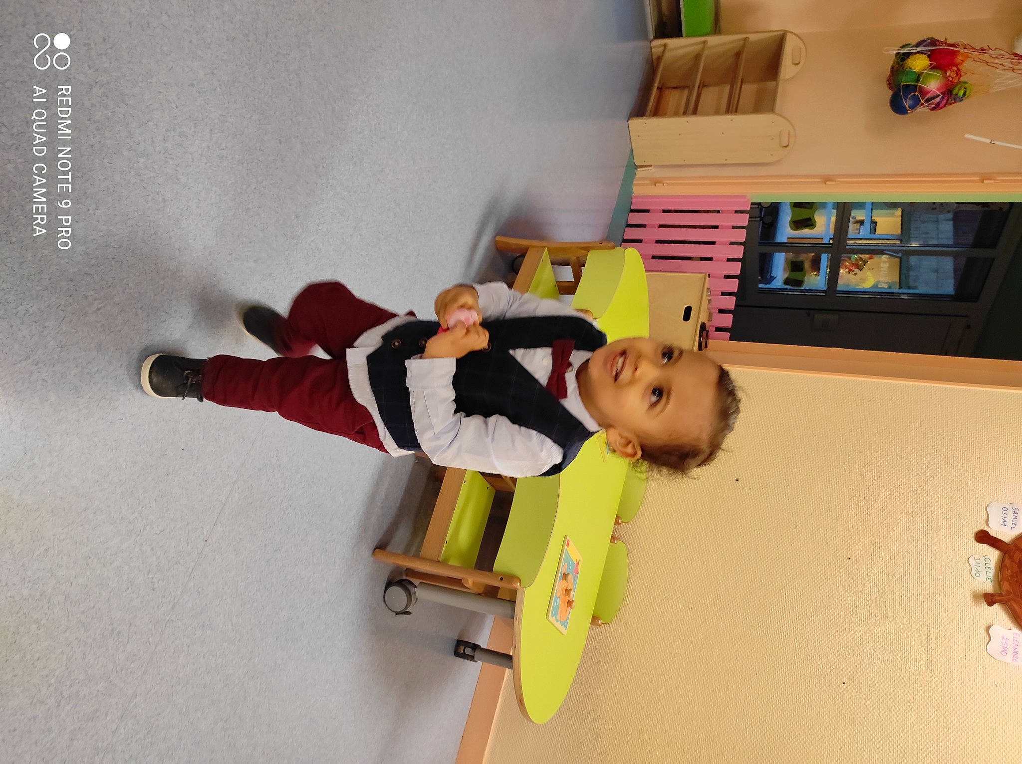 Salim participe au concours pour gagner de l'argent avec cette photo : baby_toddler_clothing, balance, joy, kindergarten, person, rolling, skateboard, skateboarding_equipment, toddler