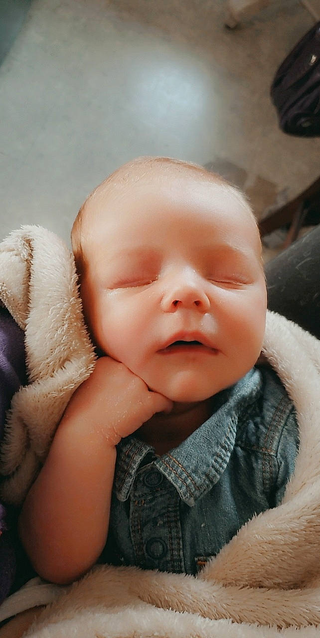 Nolan a rejoint le concours — aidez-le/la à gagner de superbes lots ! baby, baby_sleeping, baby_toddler_clothing, cheek, child, comfort, eyebrow, eyelash, flesh, forehead, fur, iris, lip, person, portrait_photography, skin, sleep, toddler