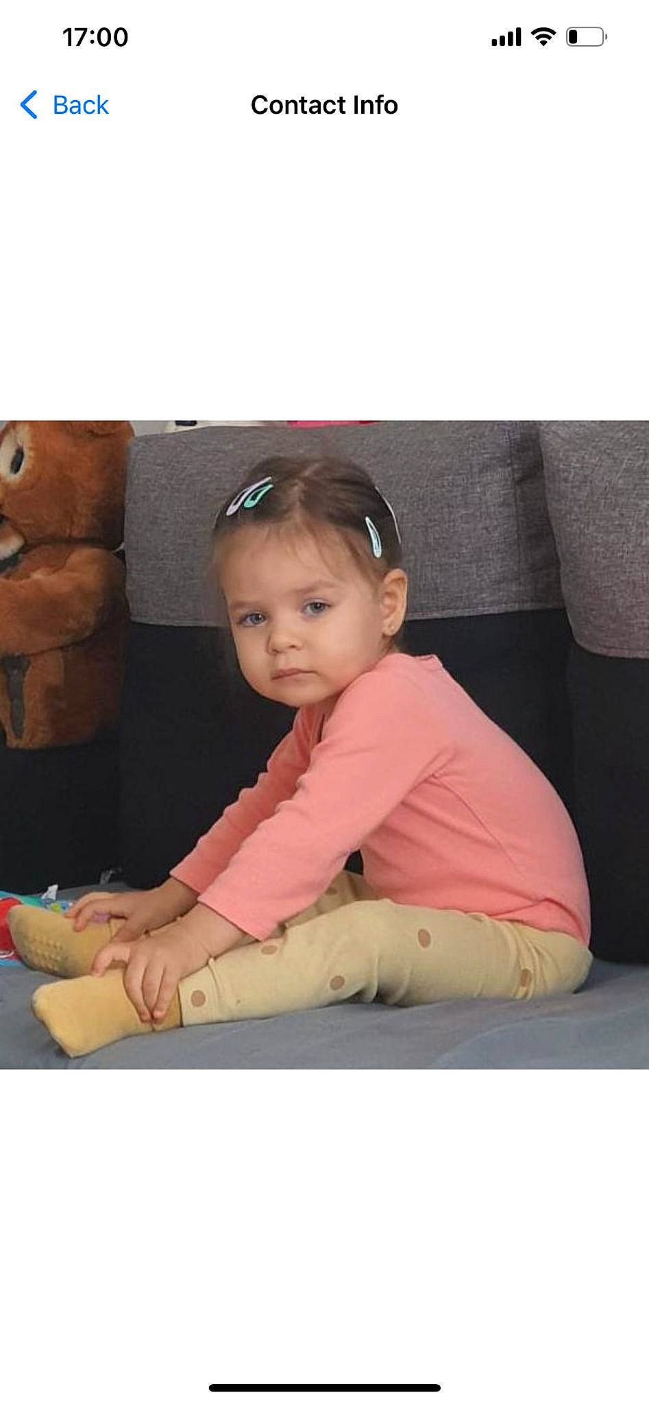 Thalia a rejoint le concours — aidez-le/la à gagner de superbes lots ! baby, baby_toddler_clothing, child, clothing, comfort, couch, flash_photography, flooring, fun, fur, gadget, happy, linens, magenta, person, portrait_photography, room, sitting, sleeve, toddler