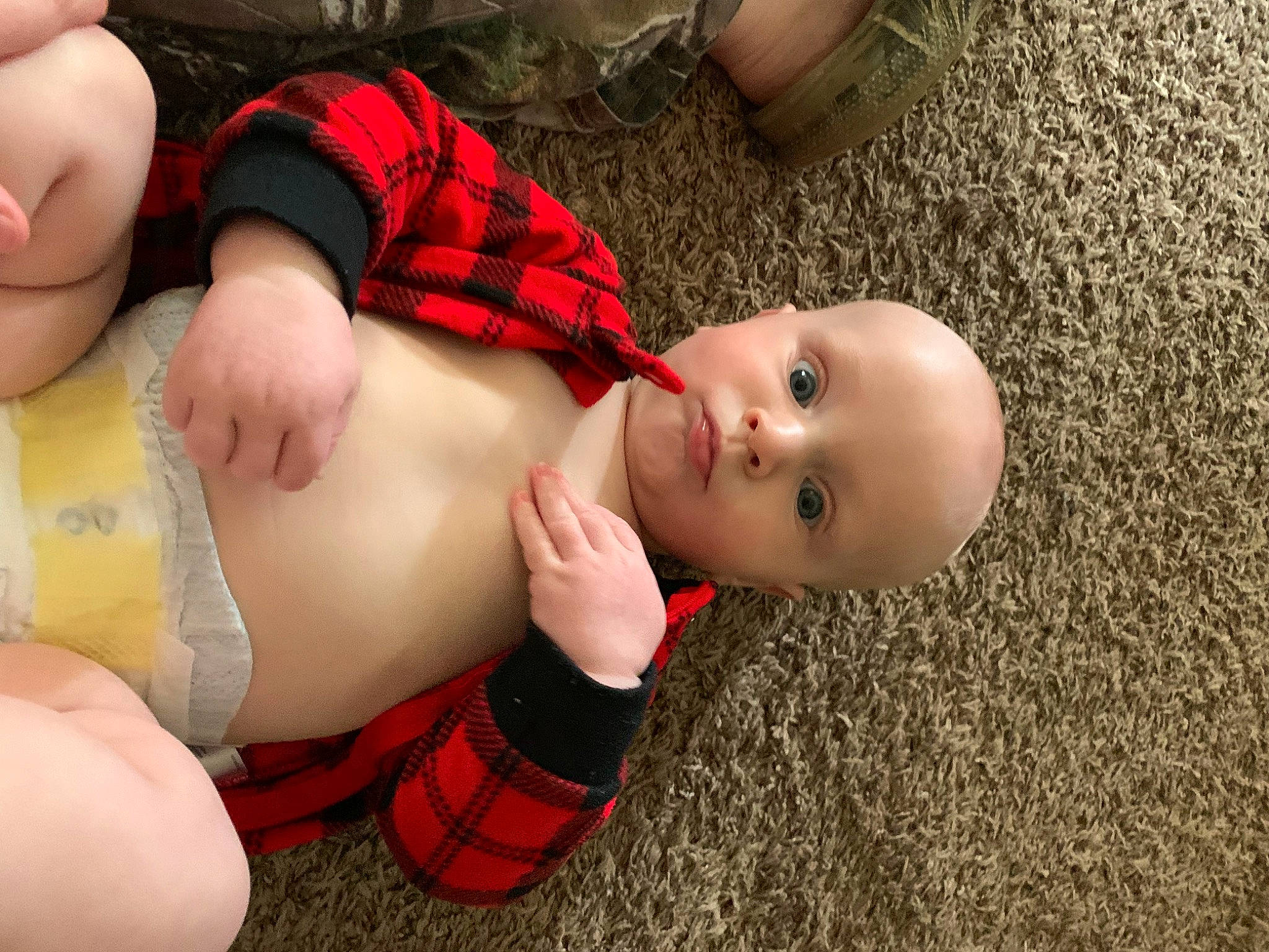 Gunnar is registered to the contest to win money with this photo: abdomen, baby, baby_toddler_clothing, chest, child, eye, finger, flash_photography, glasses, grass, happy, joint, navel, pattern, person, skin, stomach, thigh, thumb, toddler