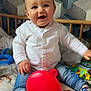 Fabio a rejoint le concours — aidez-le/la à gagner de superbes lots ! baby, child, smiling, white_shirt, denim_jeans, socks, toy, red_toy, bed, blanket, elephant_pattern, geometric_wallpaper, furniture, indoor, happy, portrait, cute, infant, playful, person