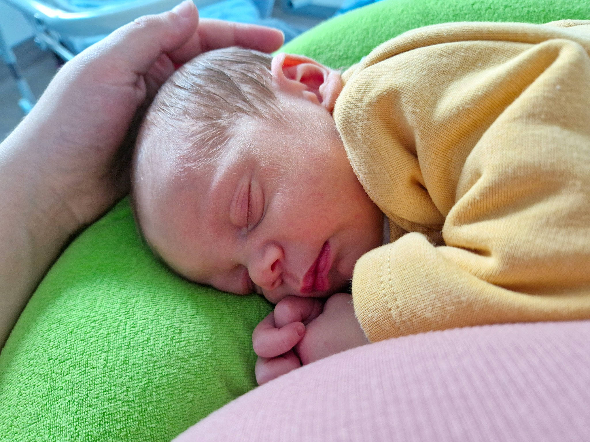 Ayden a rejoint le concours — aidez-le/la à gagner de superbes lots ! baby, baby_sleeping, bedtime, child, comfort, grass, linens, nap, person, portrait_photography, room, skin, sleep, toddler