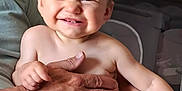 Lilyrose a rejoint le concours — aidez-le/la à gagner de superbes lots ! toddler, child, smile, happy, curly_hair, baby, adult_hand, indoor, couch, clothing, skin, cute, person, portrait, family, love, holding, infant, warmth, cozy