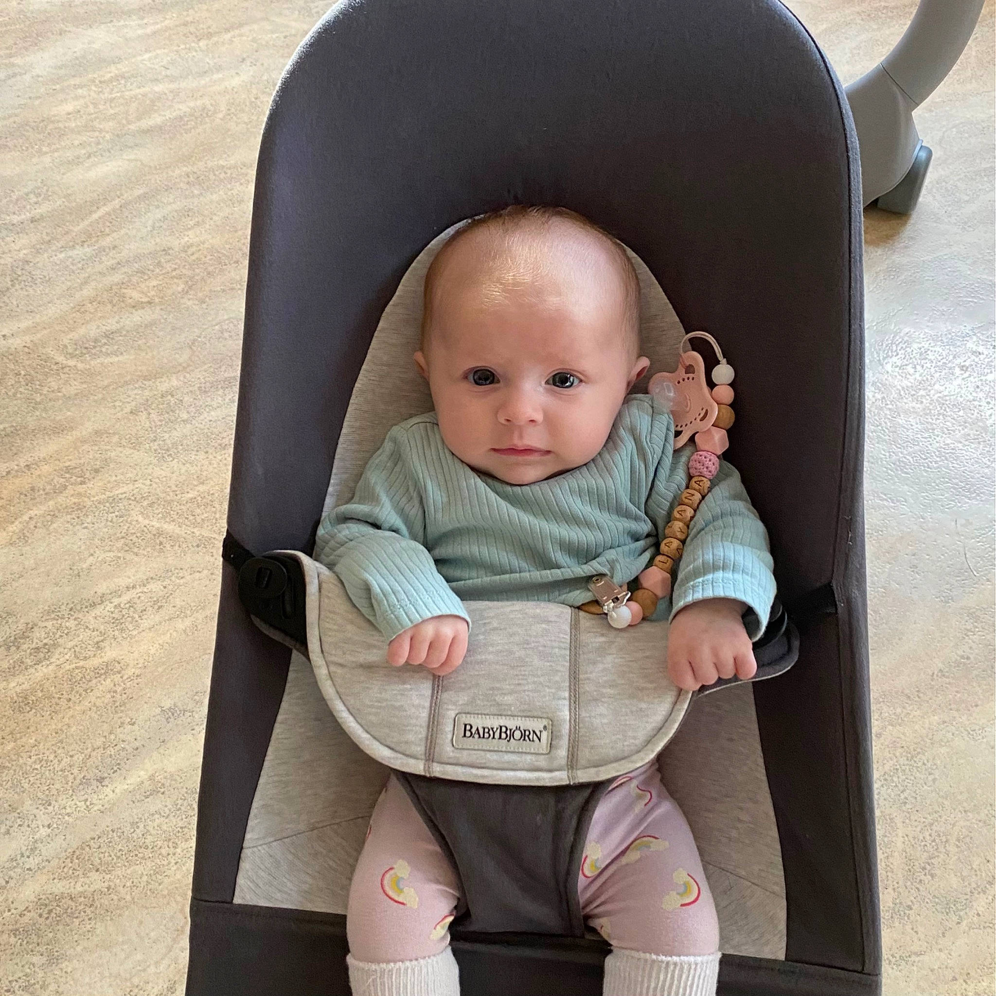 Layana a rejoint le concours — aidez-le/la à gagner de superbes lots ! baby, baby_carriage, baby_in_car_seat, baby_products, baby_safety, baby_toddler_clothing, car_seat, chair, cheek, child, comfort, face, head, human_body, infant_bed, person, product, seat_belt, sitting, sleeve