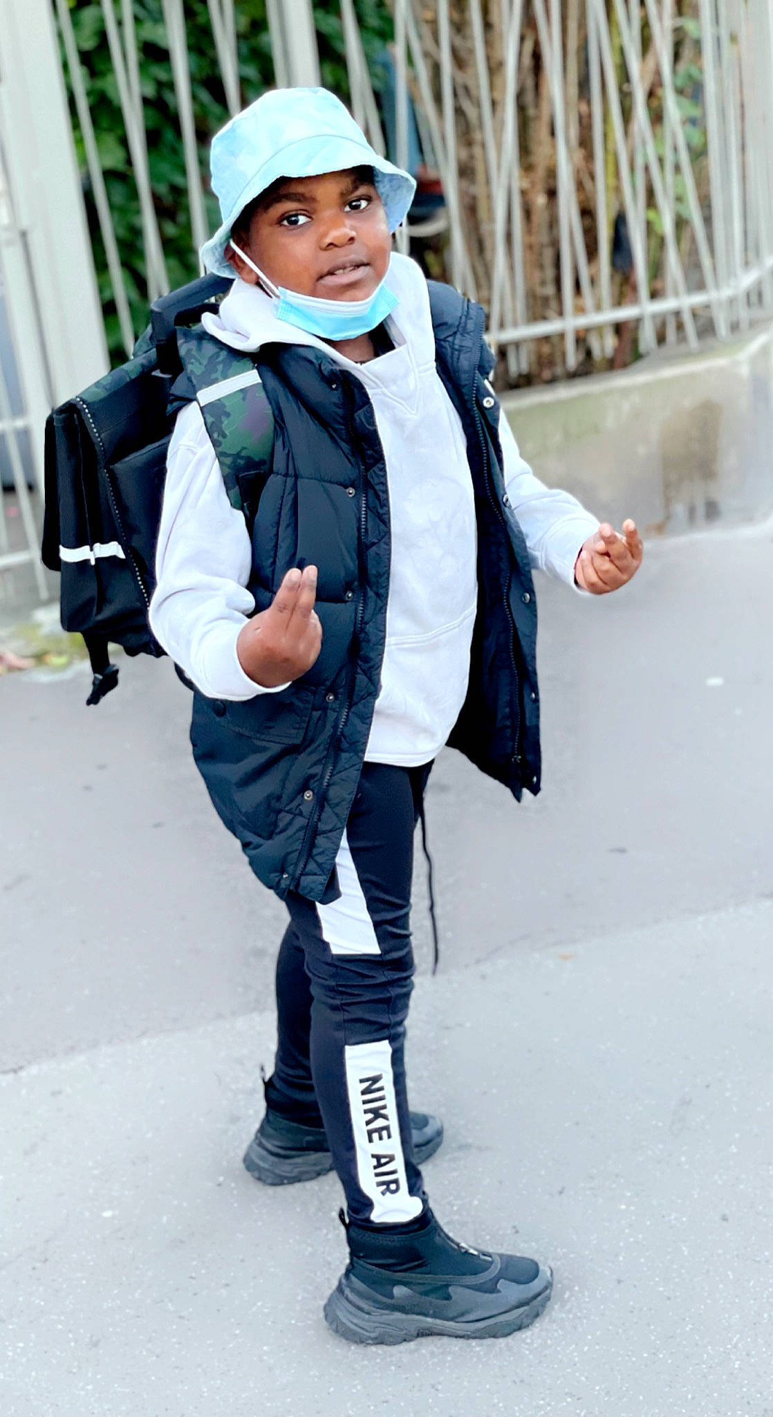 Keyron a rejoint le concours — aidez-le/la à gagner de superbes lots ! baby, blazer, cap, cool, electric_blue, eyewear, fashion, footwear, glove, hat, headgear, headwear, jacket, jeans, outerwear, person, plaid, scarf, sleeve, standing