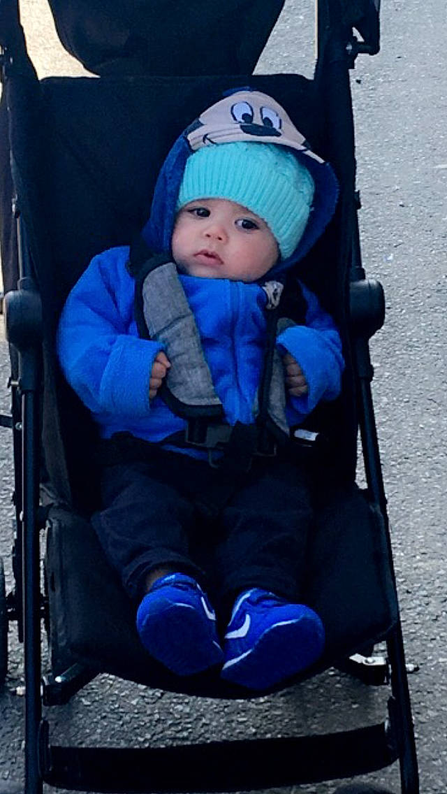 Kaylon participe au concours pour gagner de l'argent avec cette photo : baby, baby_carriage, baby_products, blue, car_seat, child, electric_blue, headwear, jacket, person, product, sitting, smile, toddler