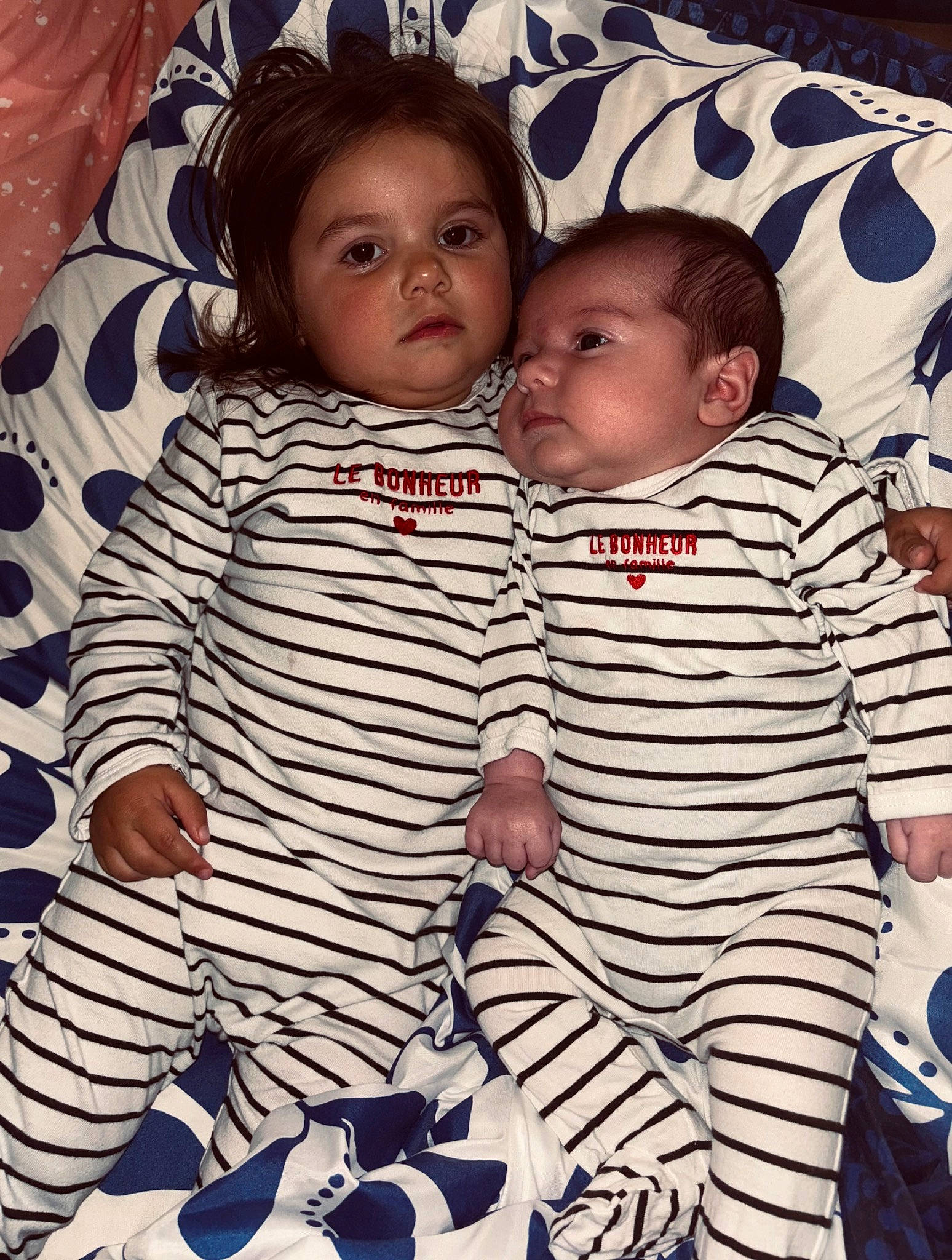 Hayden a rejoint le concours — aidez-le/la à gagner de superbes lots ! baby, baby_toddler_clothing, beauty, cheek, child, comfort, cool, facial_expression, finger, gesture, hairstyle, happy, head, iris, nose, organ, person, skin, sleeve, standing